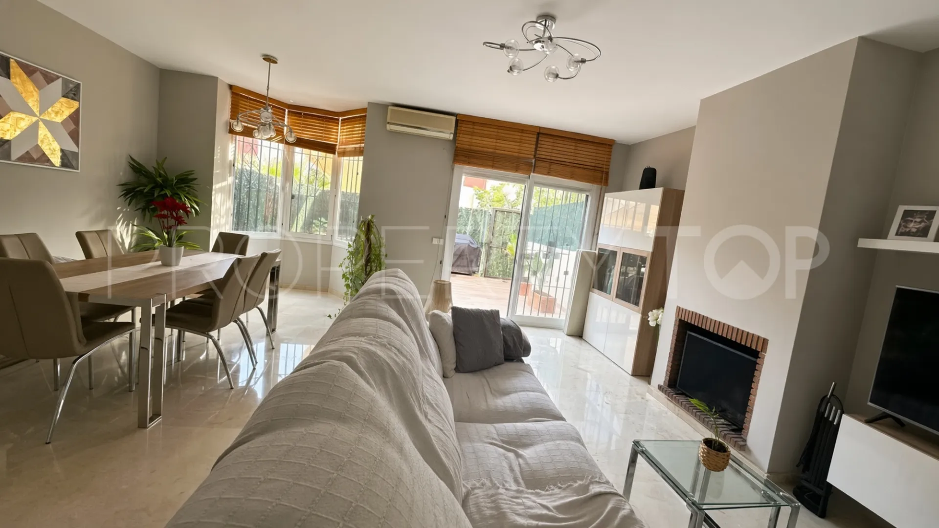 Selwo 3 bedrooms town house for sale
