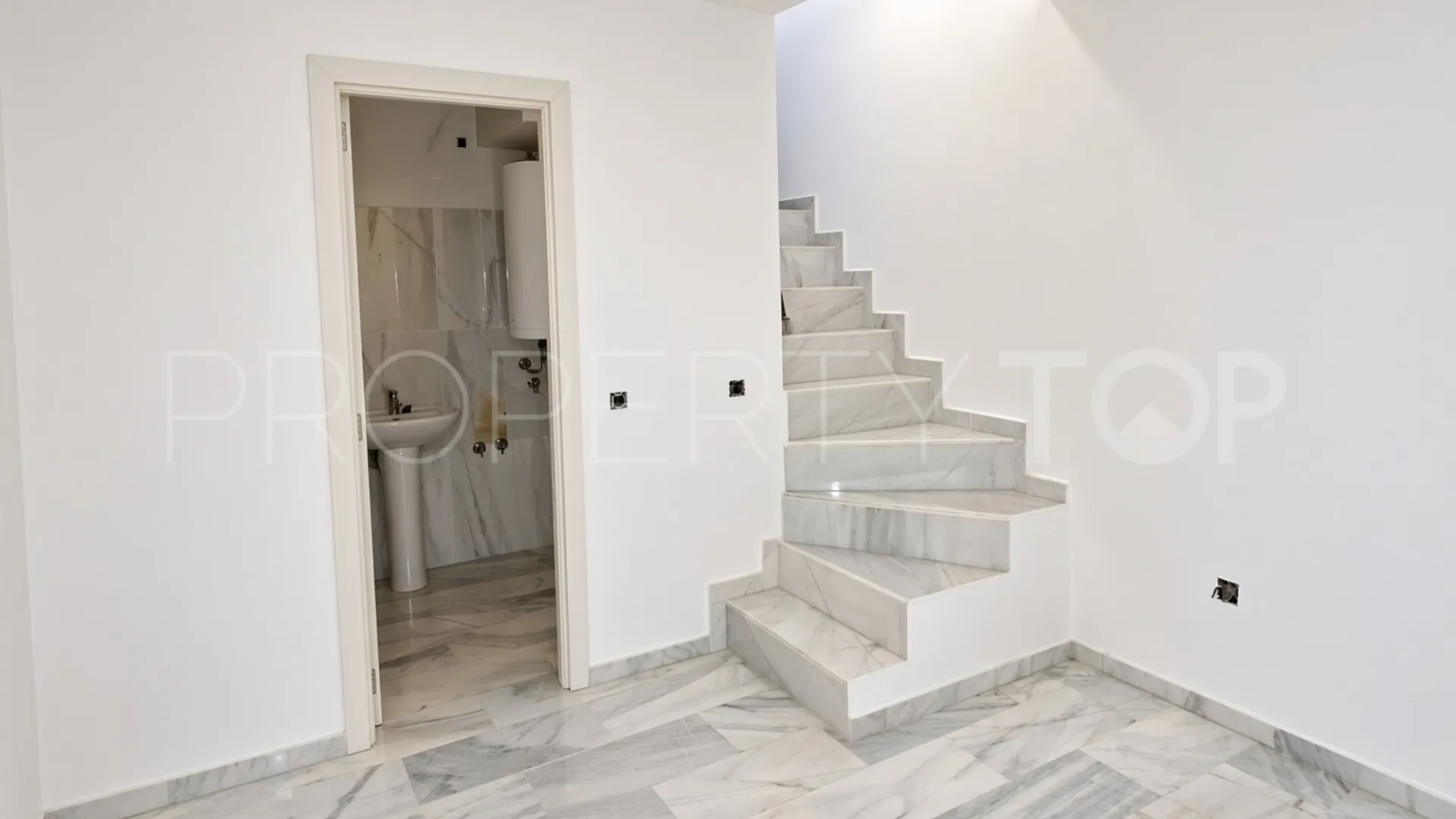 1 bedroom duplex penthouse for sale in Forest Hills