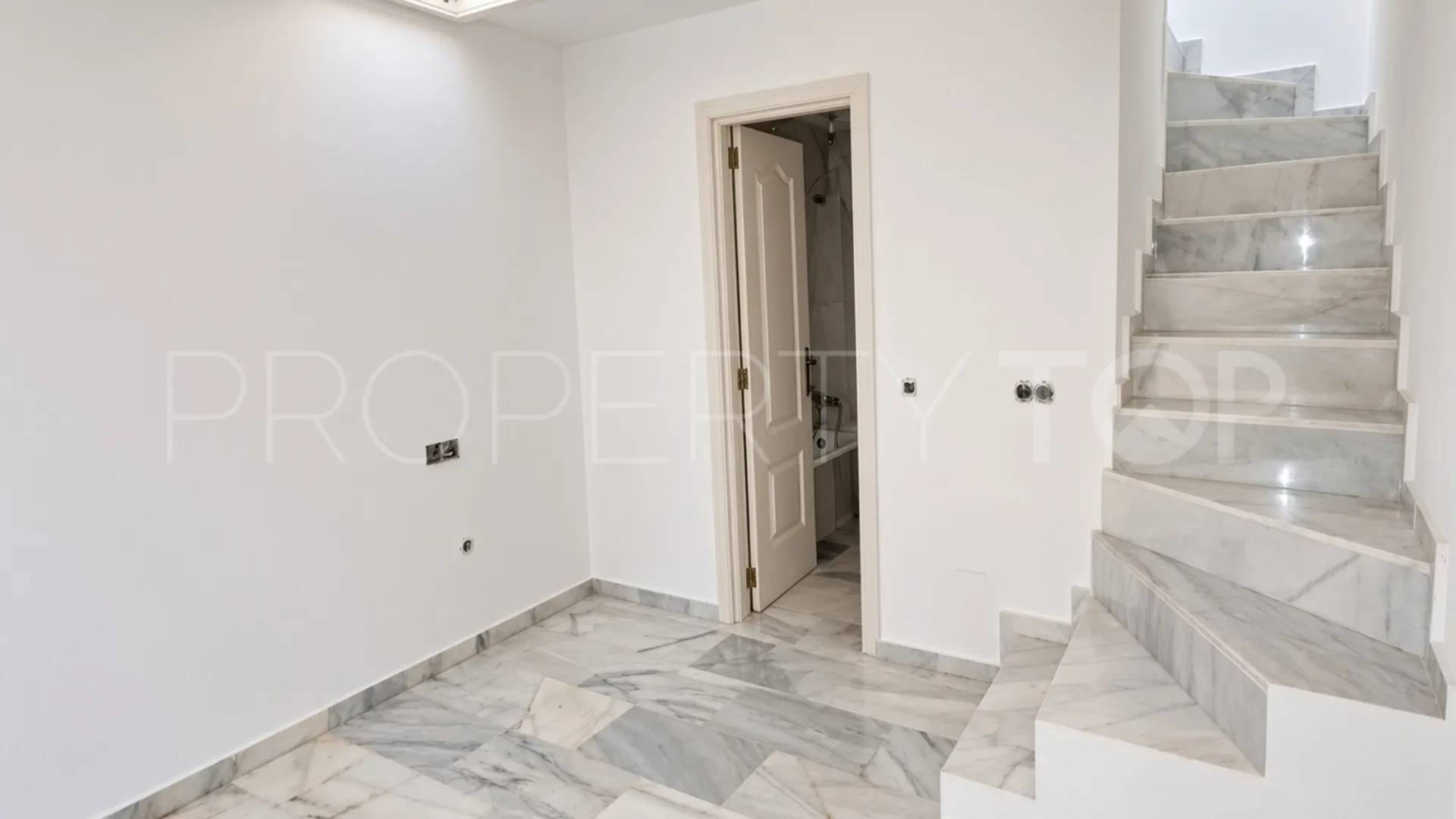 1 bedroom duplex penthouse for sale in Forest Hills
