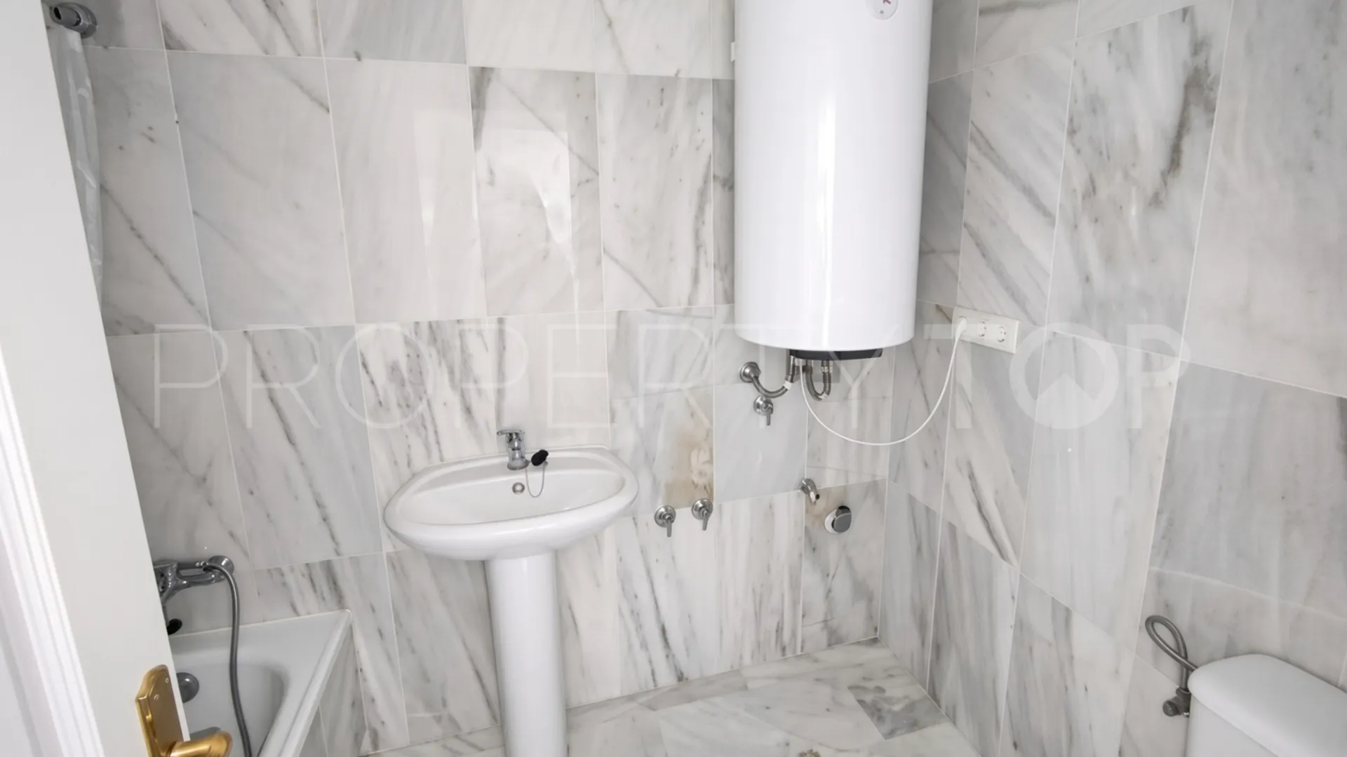 1 bedroom duplex penthouse for sale in Forest Hills