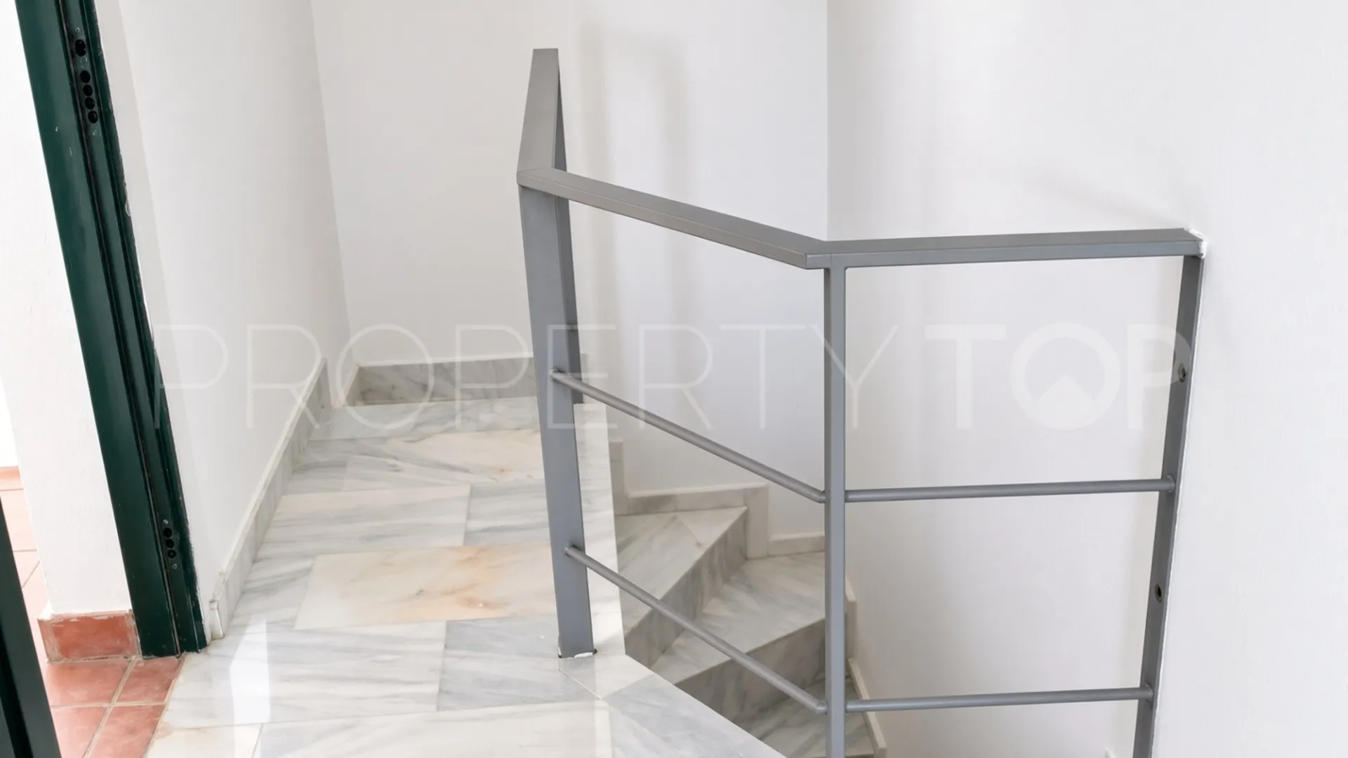 1 bedroom duplex penthouse for sale in Forest Hills