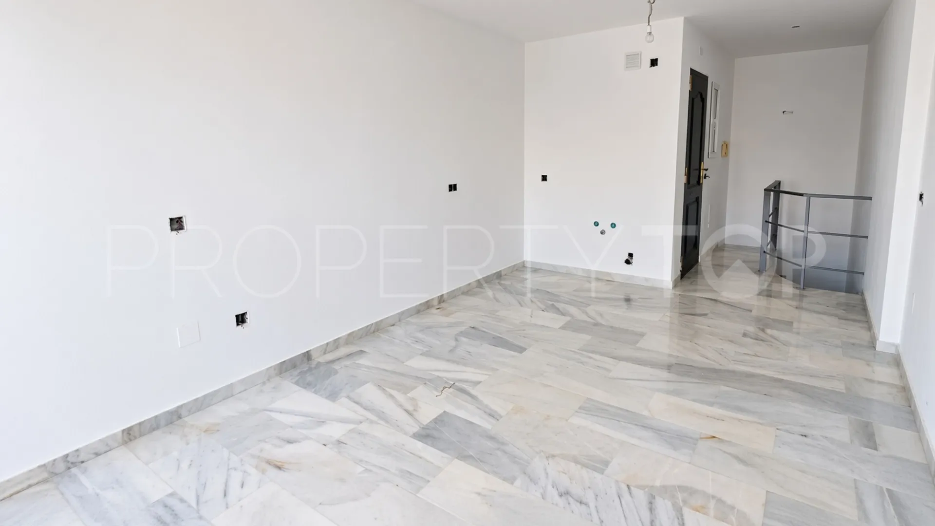 1 bedroom duplex penthouse for sale in Forest Hills