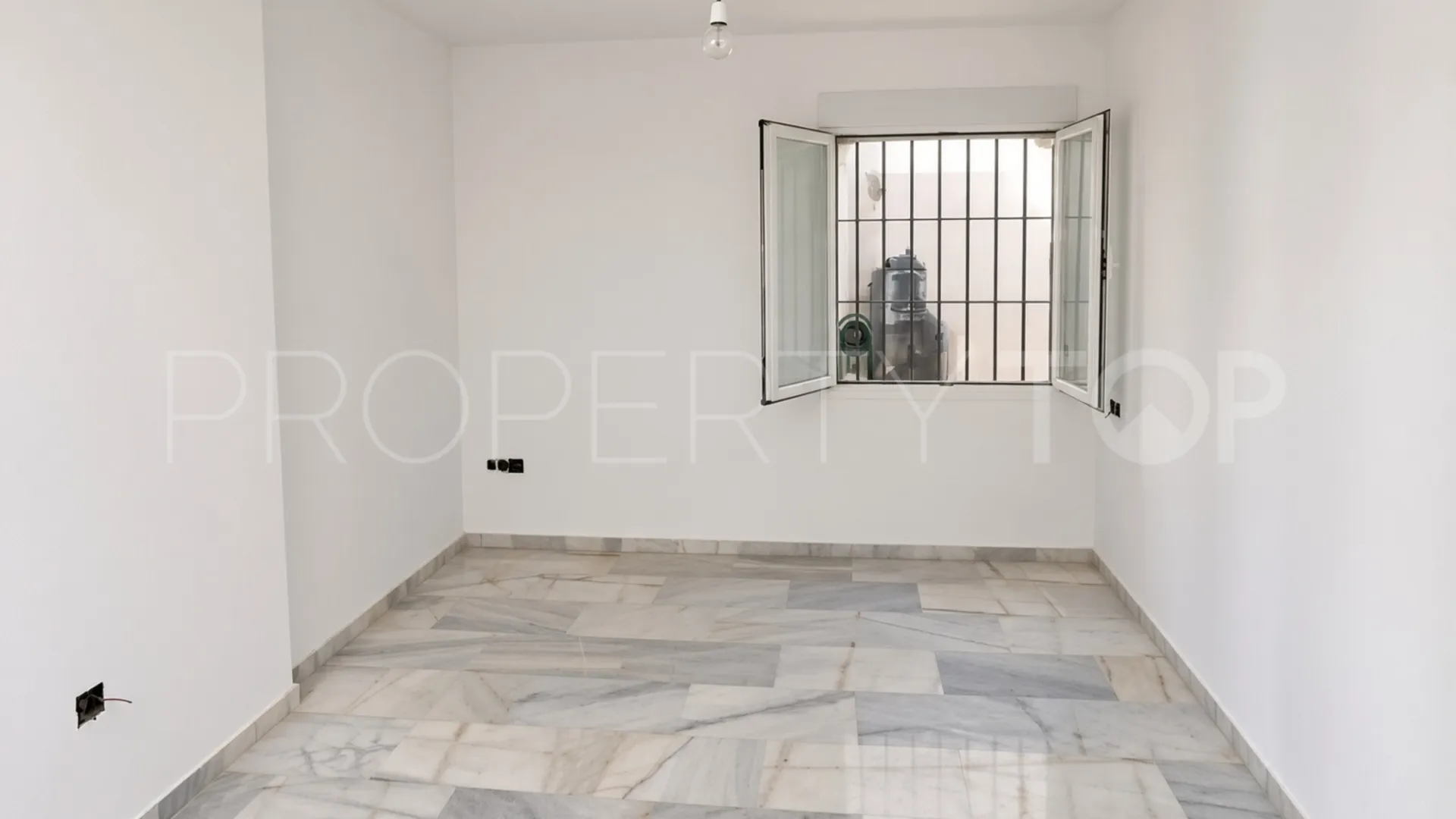 1 bedroom duplex penthouse for sale in Forest Hills