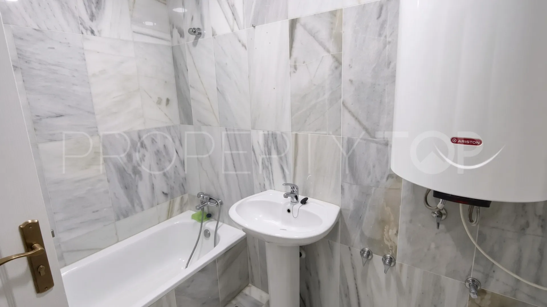 1 bedroom duplex penthouse for sale in Forest Hills