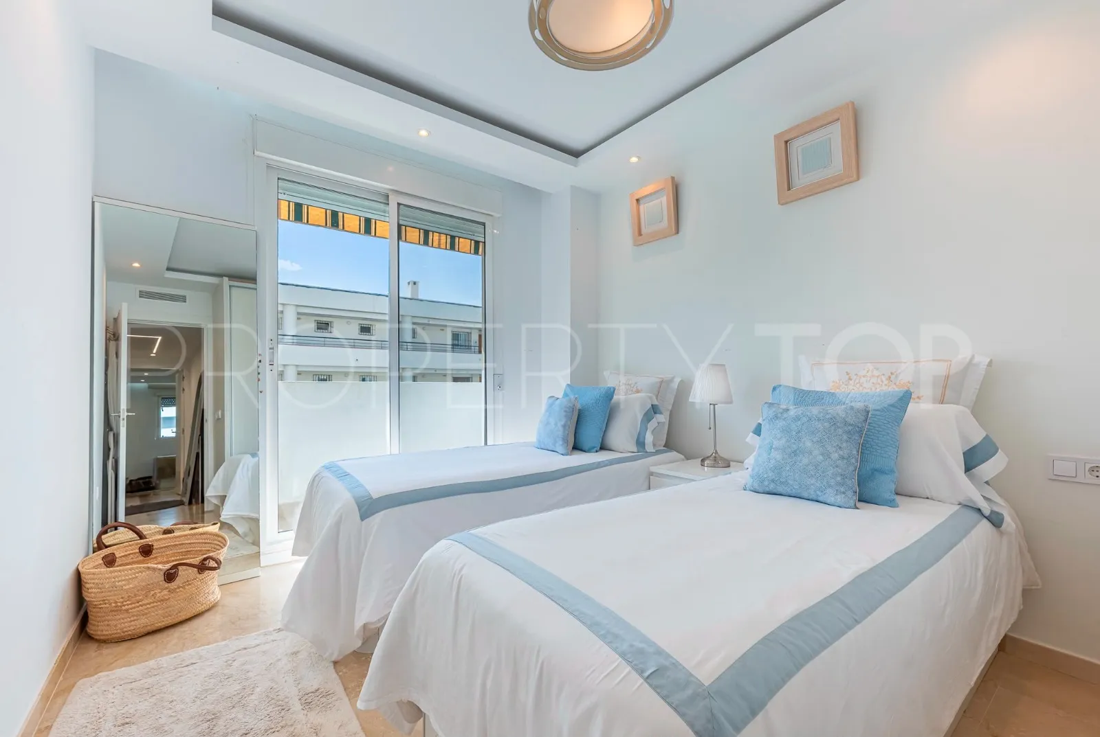 Apartamento en venta de 3 dormitorios en Guadalmina Alta