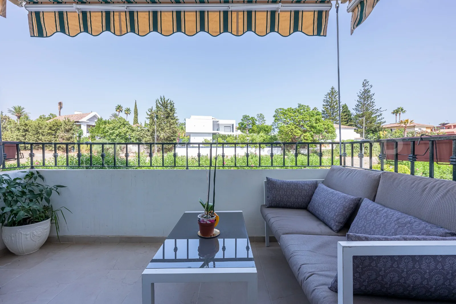 Apartamento en venta de 3 dormitorios en Guadalmina Alta