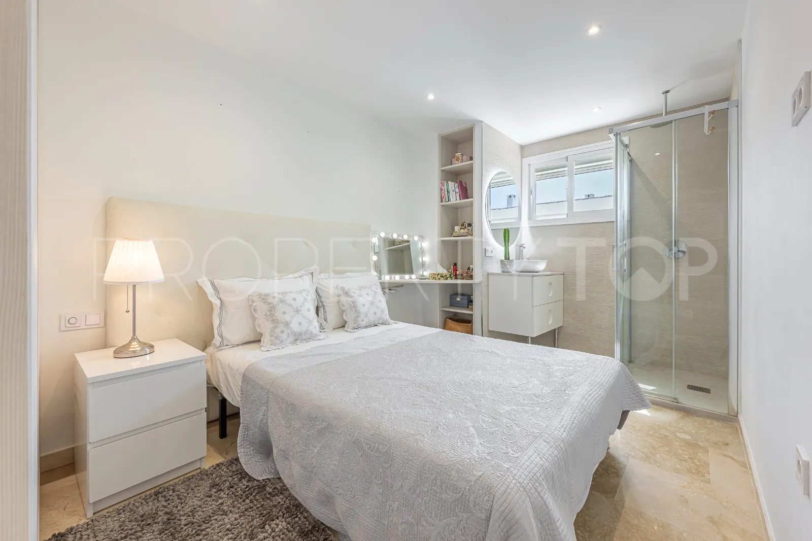Apartamento en venta de 3 dormitorios en Guadalmina Alta