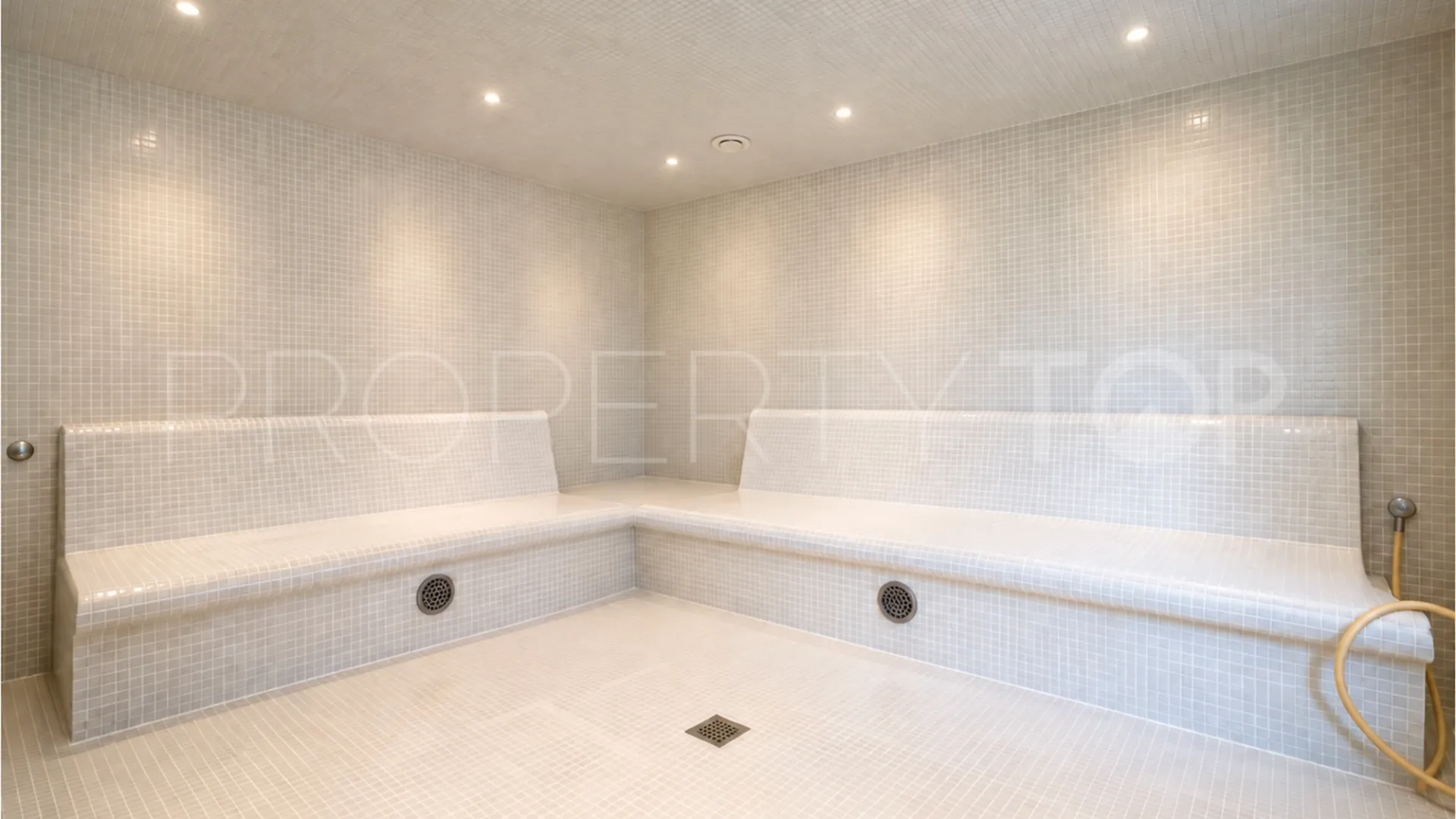 Atico duplex a la venta en Atalaya Hills con 2 dormitorios
