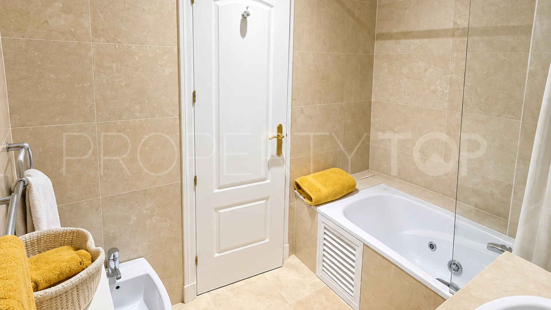 Se vende apartamento en Puerto La Duquesa de 2 dormitorios