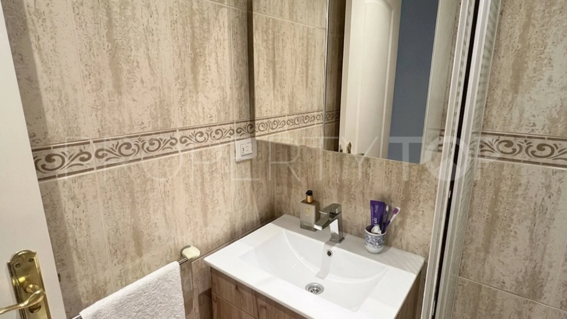 Se vende apartamento en Puerto La Duquesa de 2 dormitorios