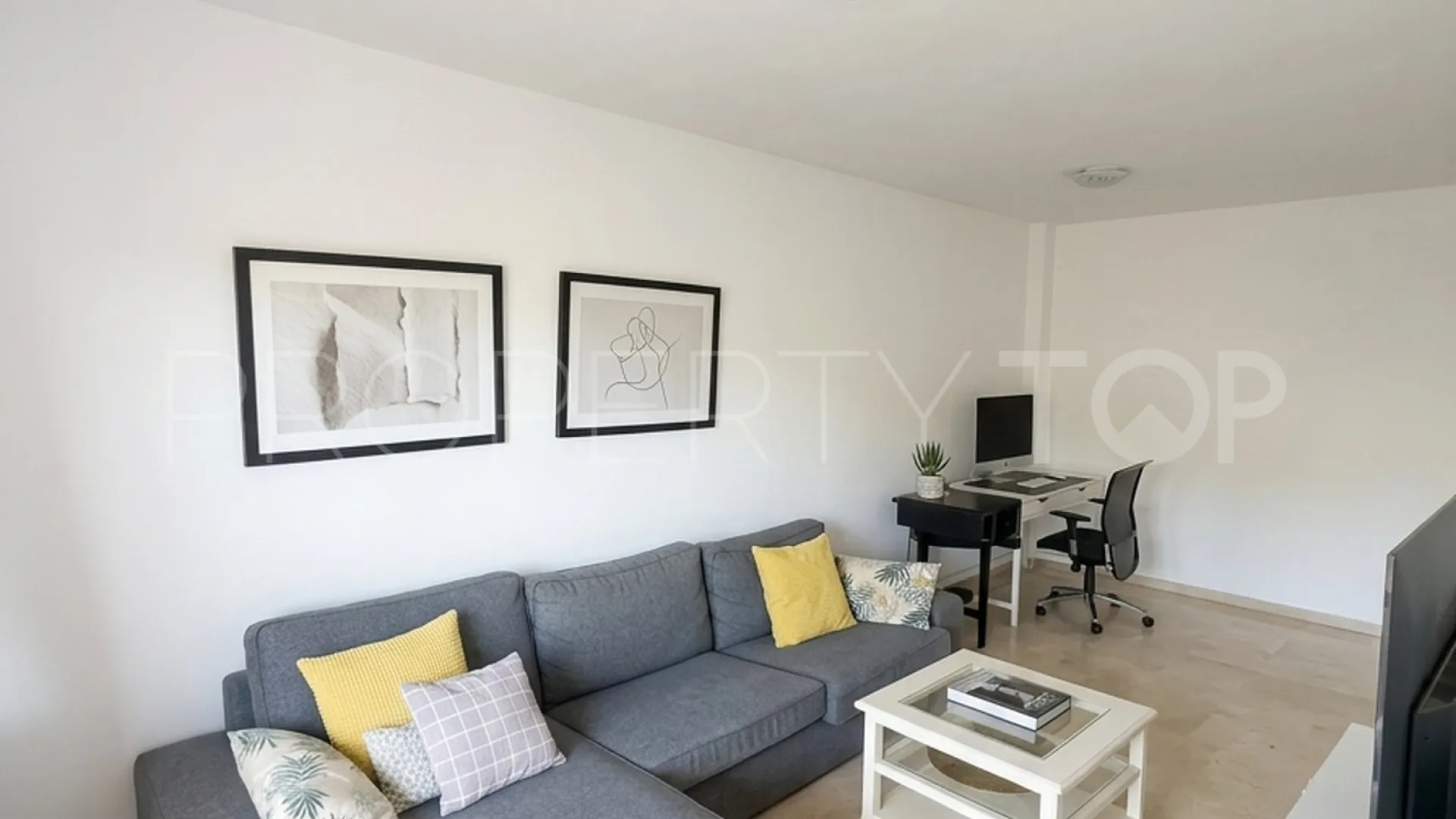 Se vende apartamento en Puerto La Duquesa de 2 dormitorios