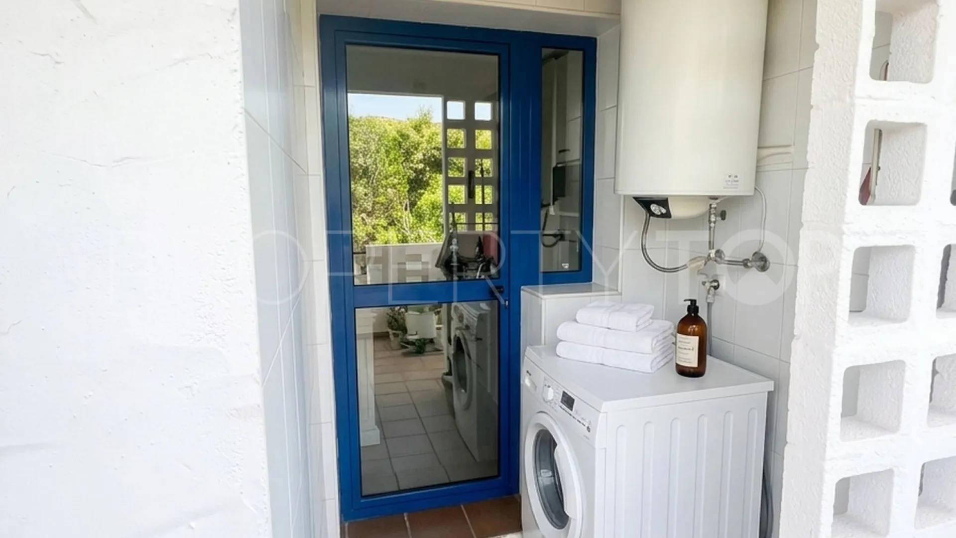Se vende apartamento en Puerto La Duquesa de 2 dormitorios