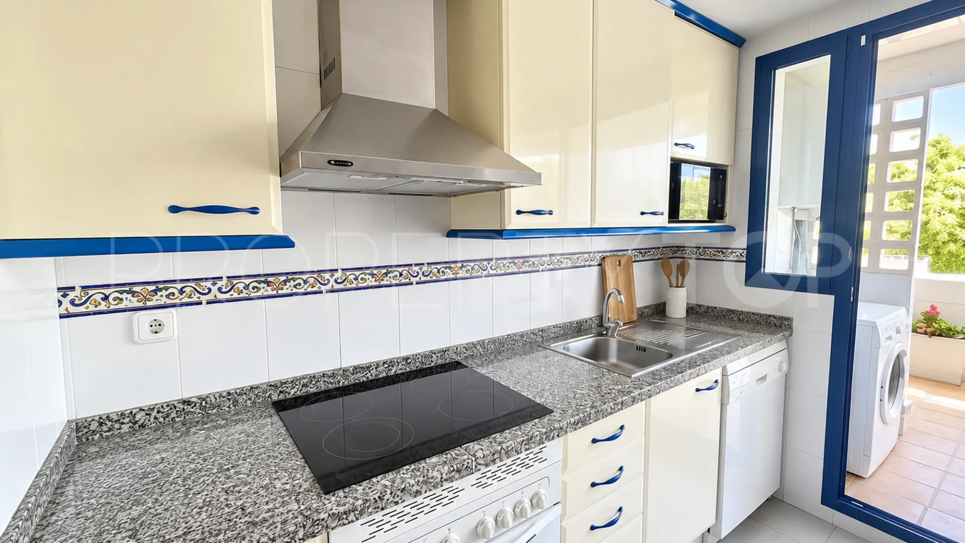 Se vende apartamento en Puerto La Duquesa de 2 dormitorios