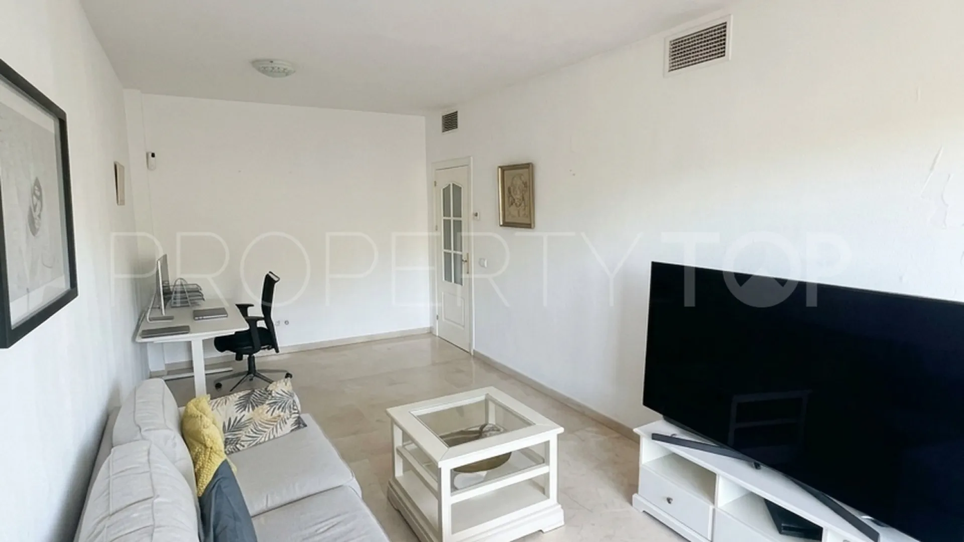 Se vende apartamento en Puerto La Duquesa de 2 dormitorios