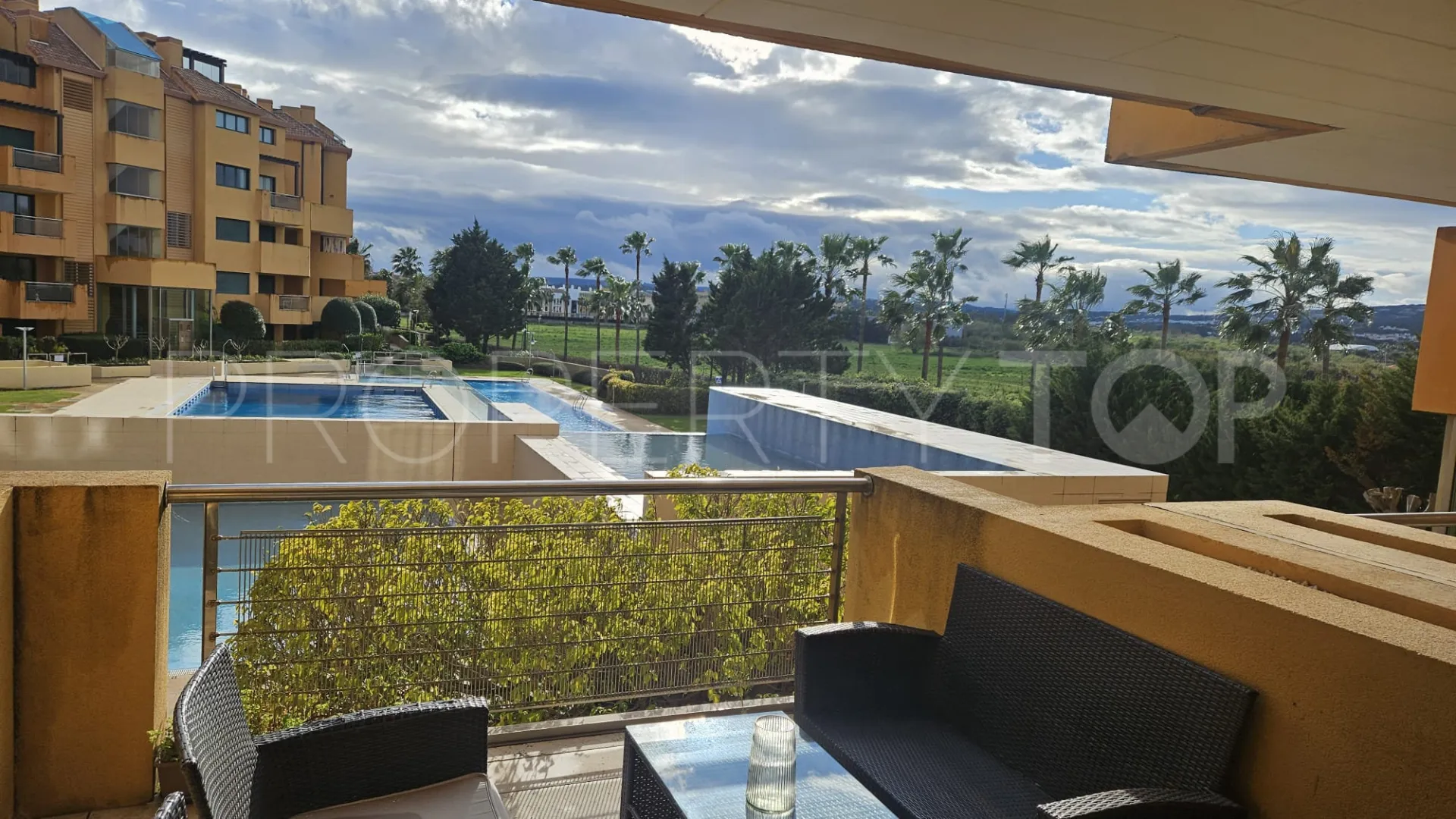 Buy apartment with 2 bedrooms in Sotogrande Marina