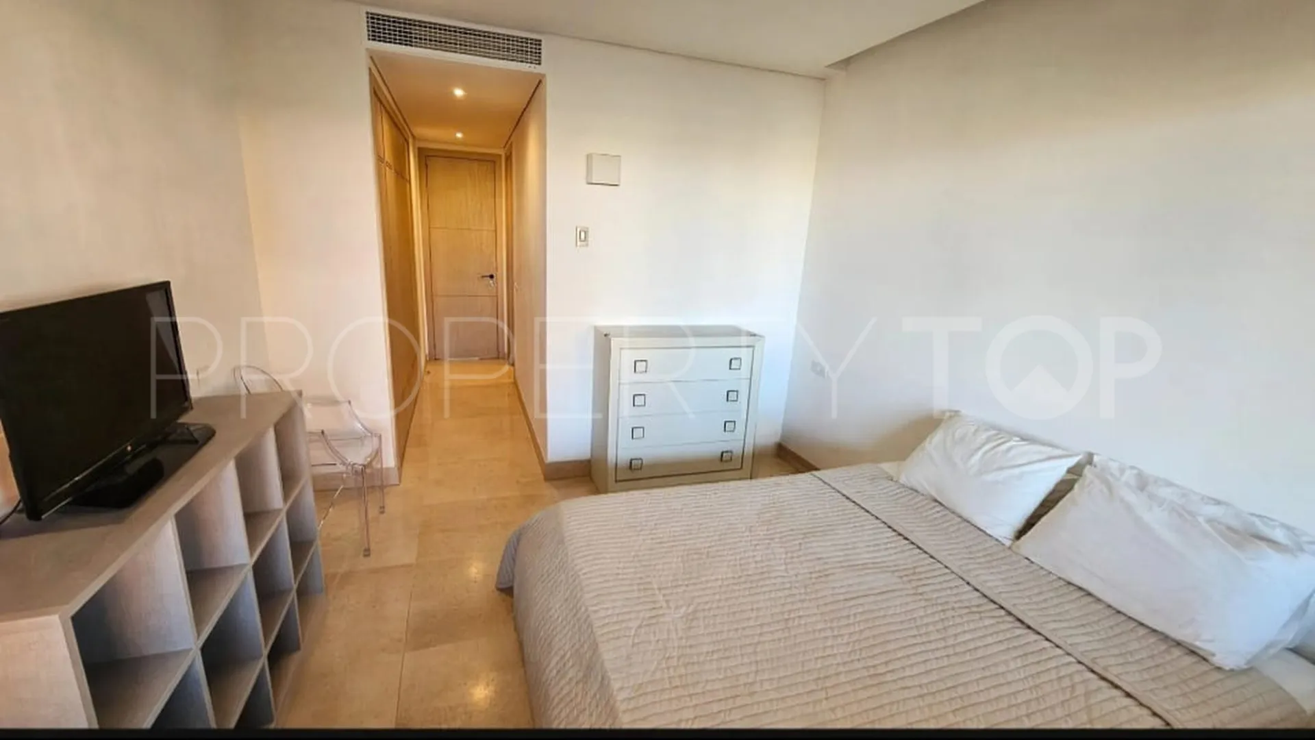 Buy apartment with 2 bedrooms in Sotogrande Marina