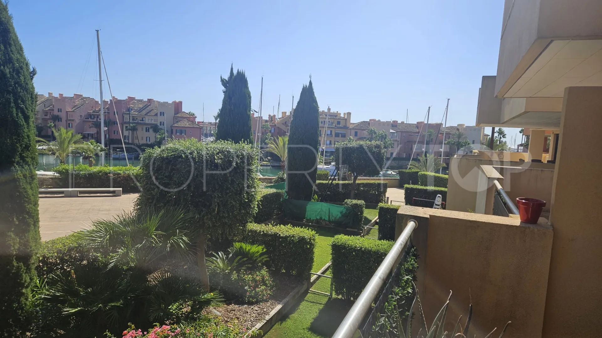 Buy apartment with 2 bedrooms in Sotogrande Marina
