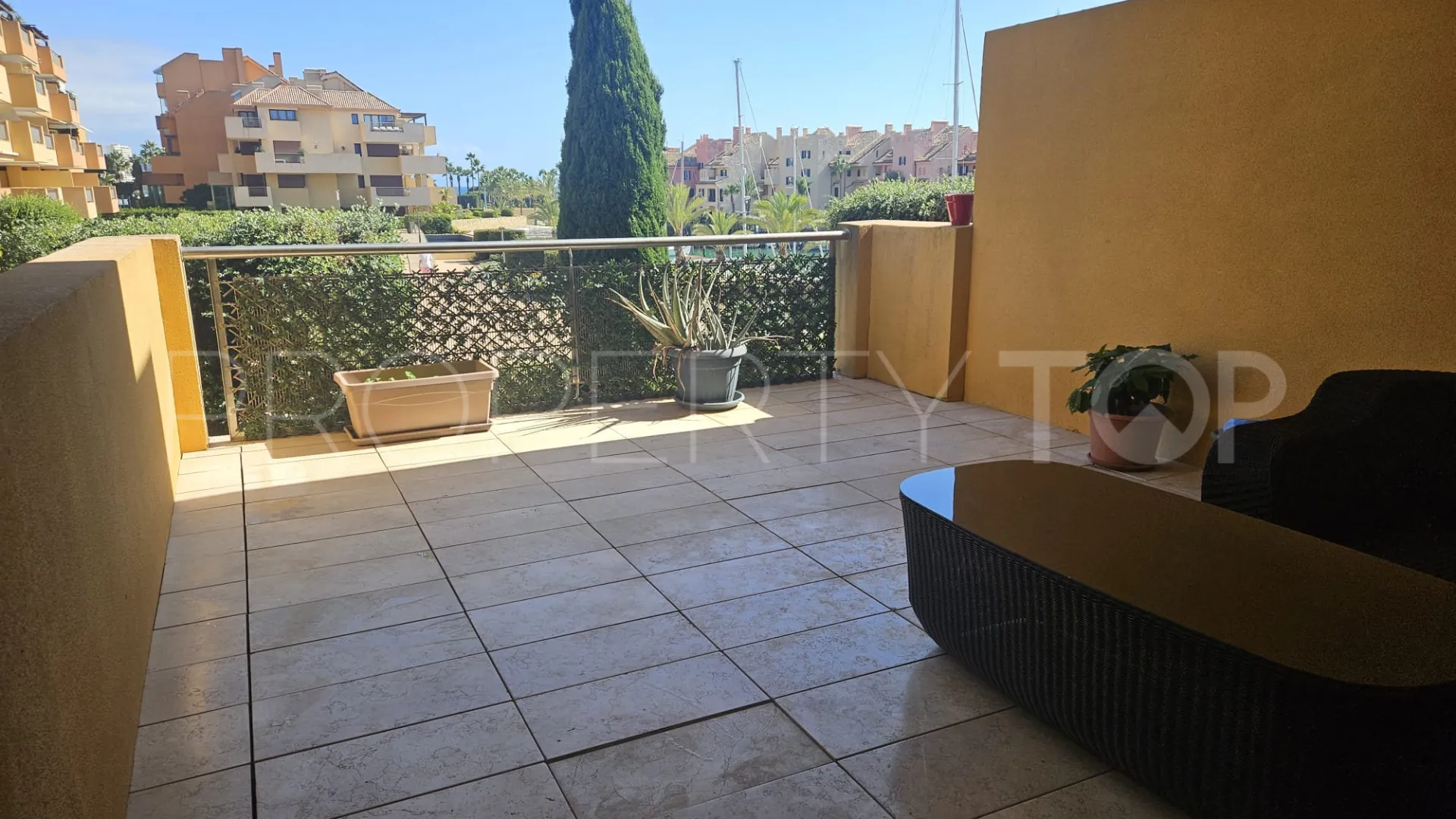 Buy apartment with 2 bedrooms in Sotogrande Marina
