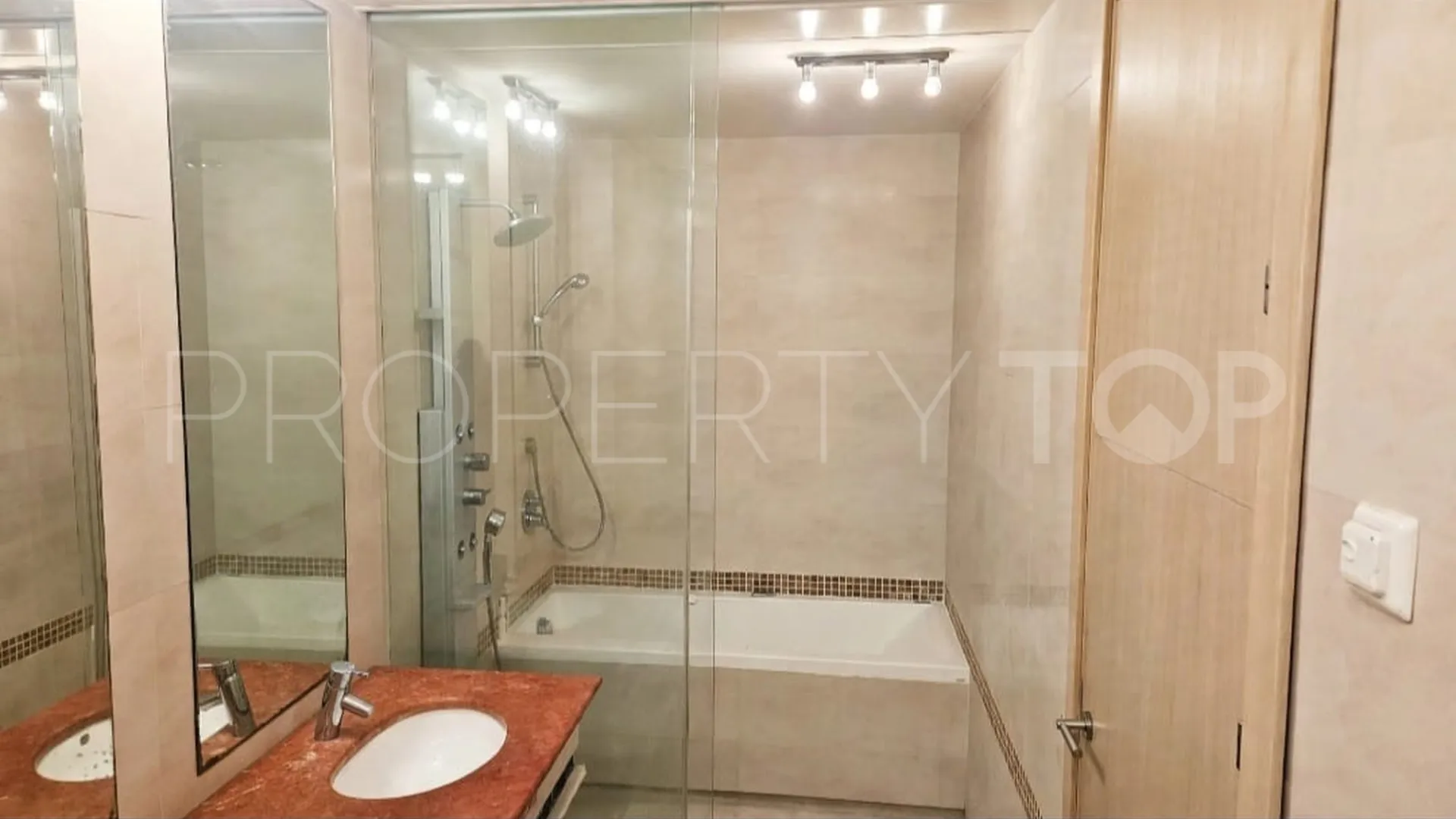 Buy apartment with 2 bedrooms in Sotogrande Marina