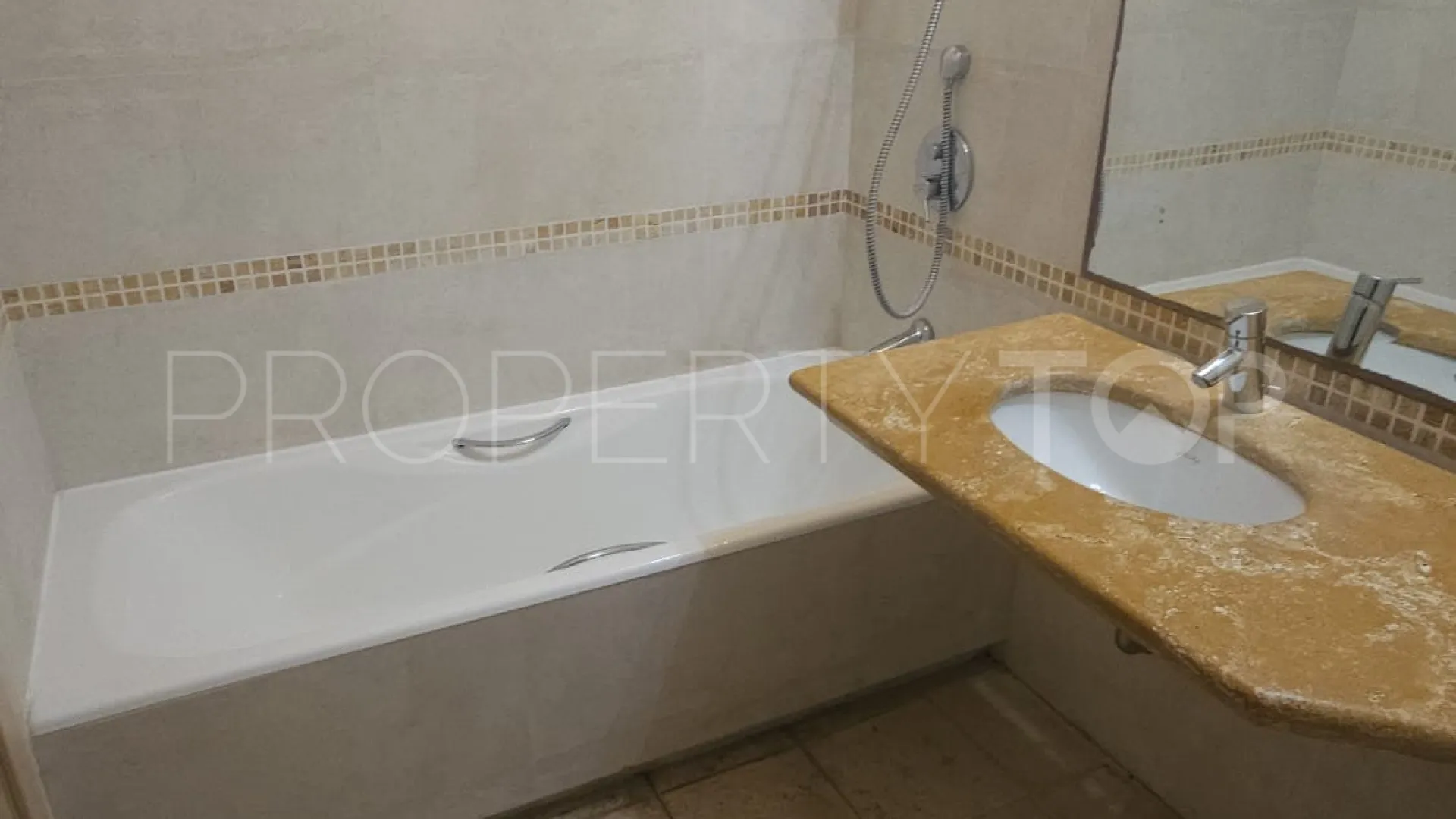 Buy apartment with 2 bedrooms in Sotogrande Marina