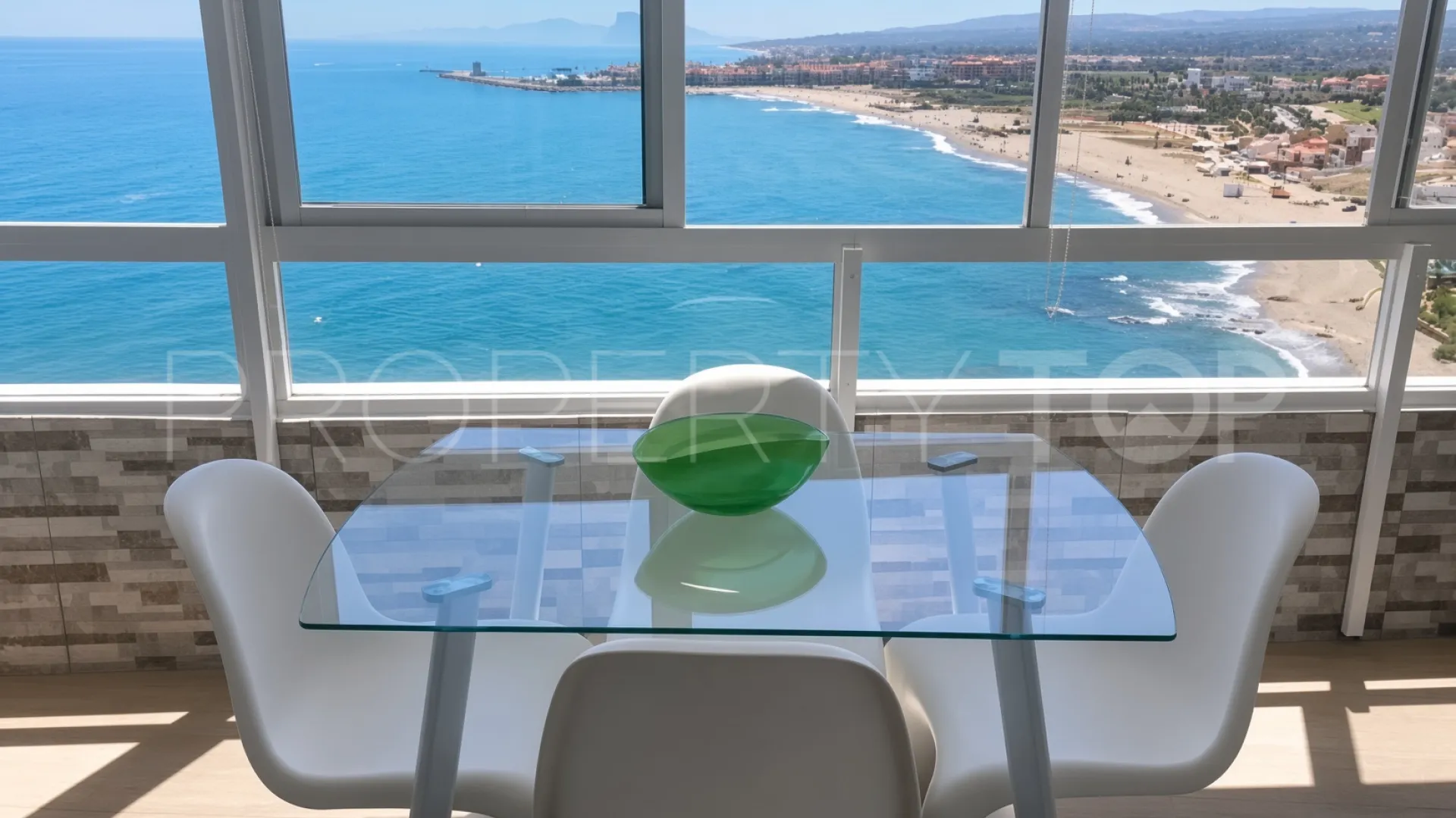 Apartamento a la venta en Torreguadiaro con 3 dormitorios
