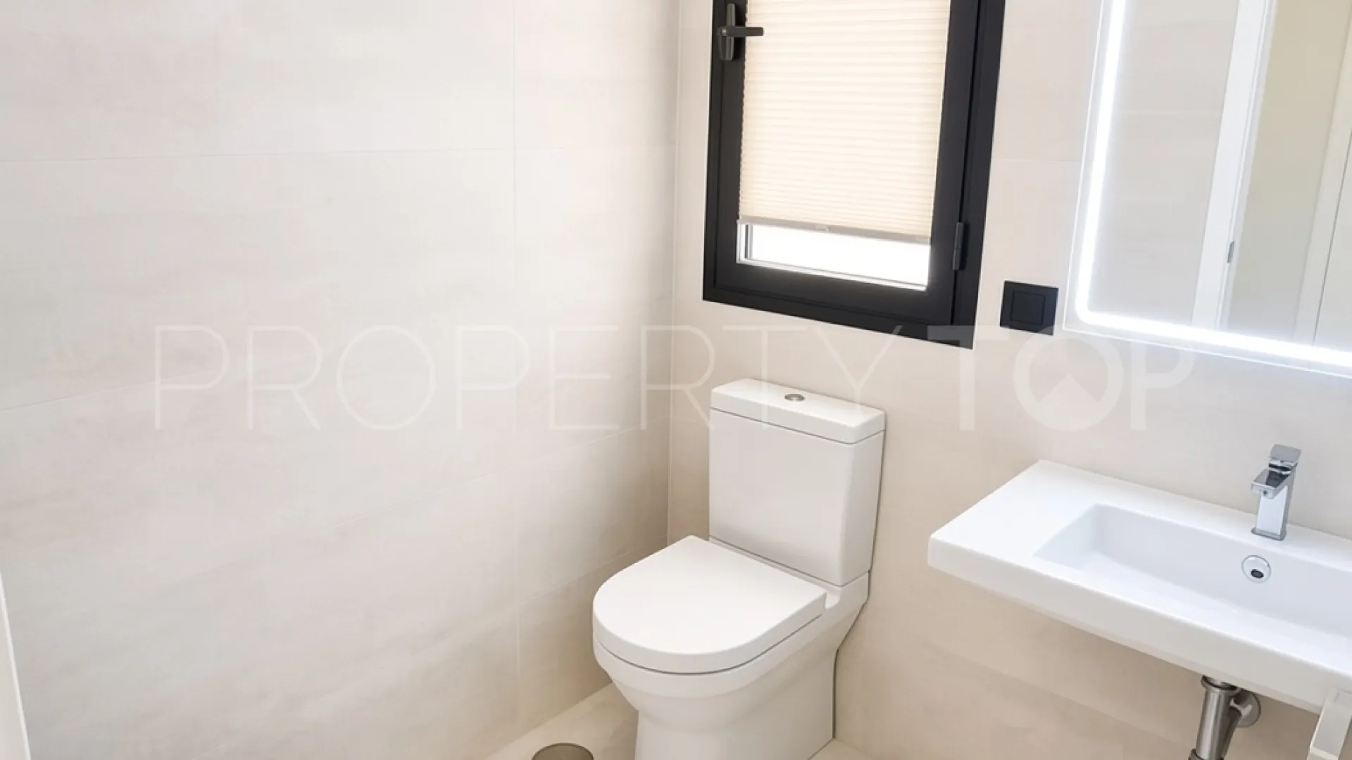 Apartamento planta baja en venta en Altos de Estepona