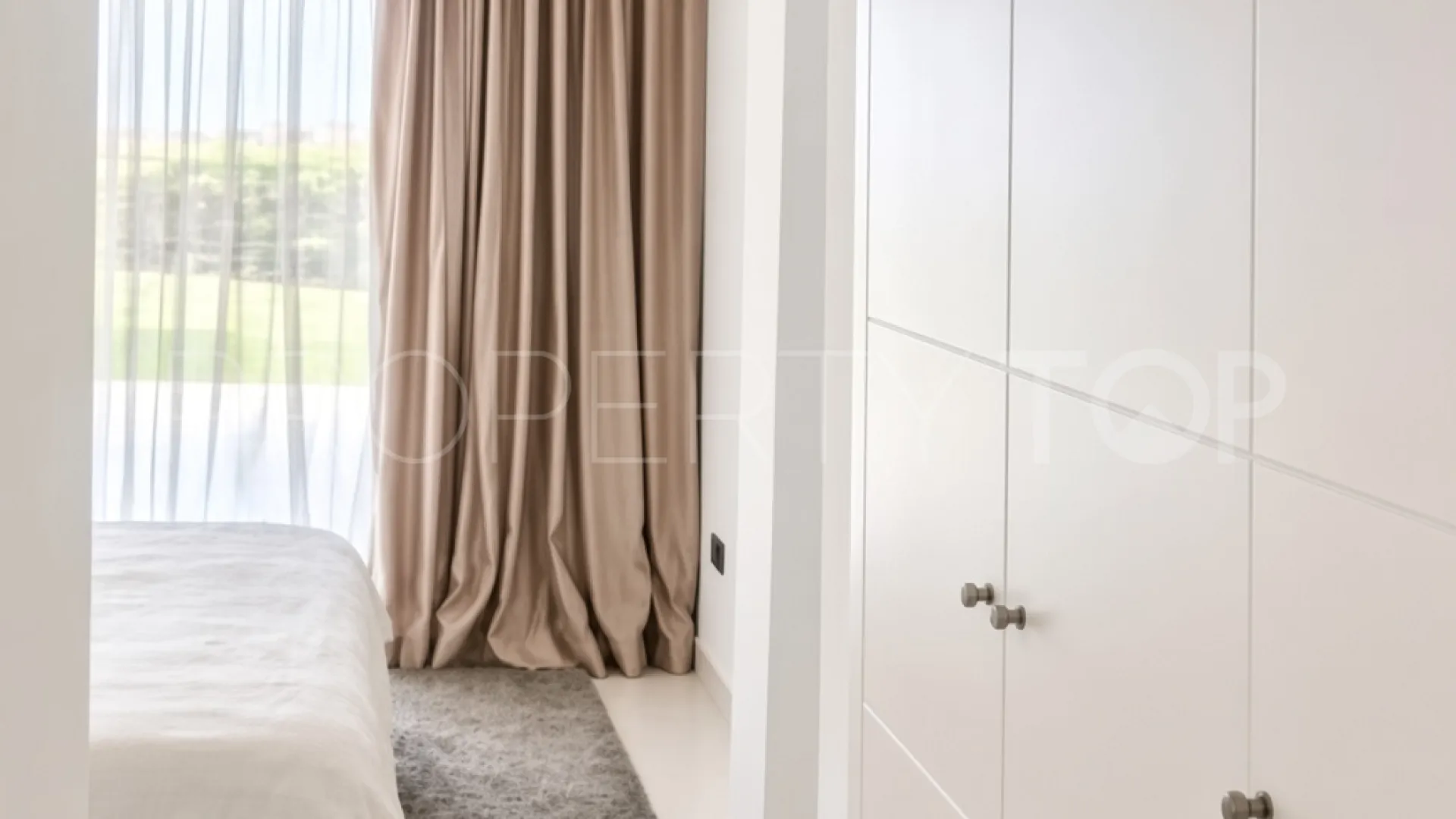 Apartamento planta baja en venta en Altos de Estepona