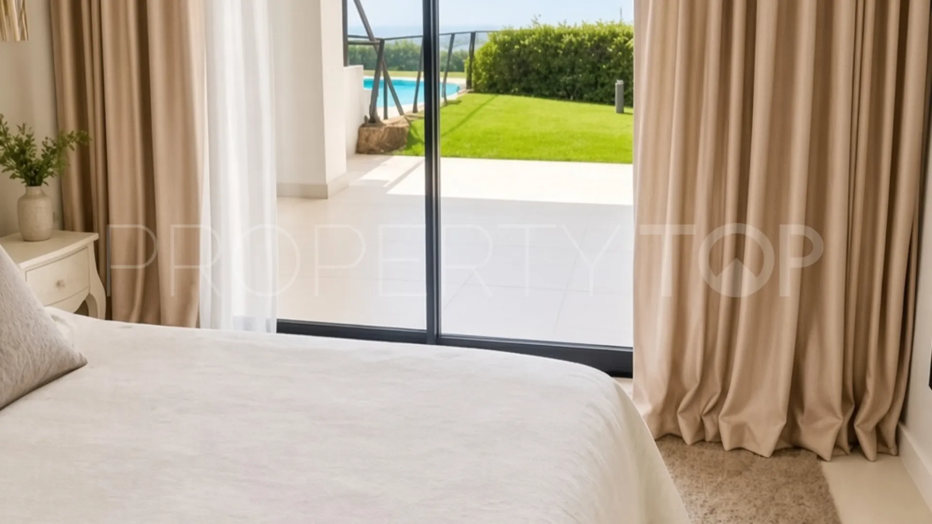 Apartamento planta baja en venta en Altos de Estepona