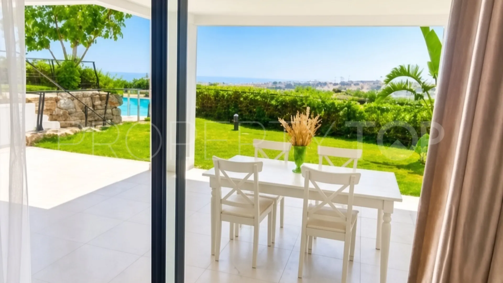 Apartamento planta baja en venta en Altos de Estepona
