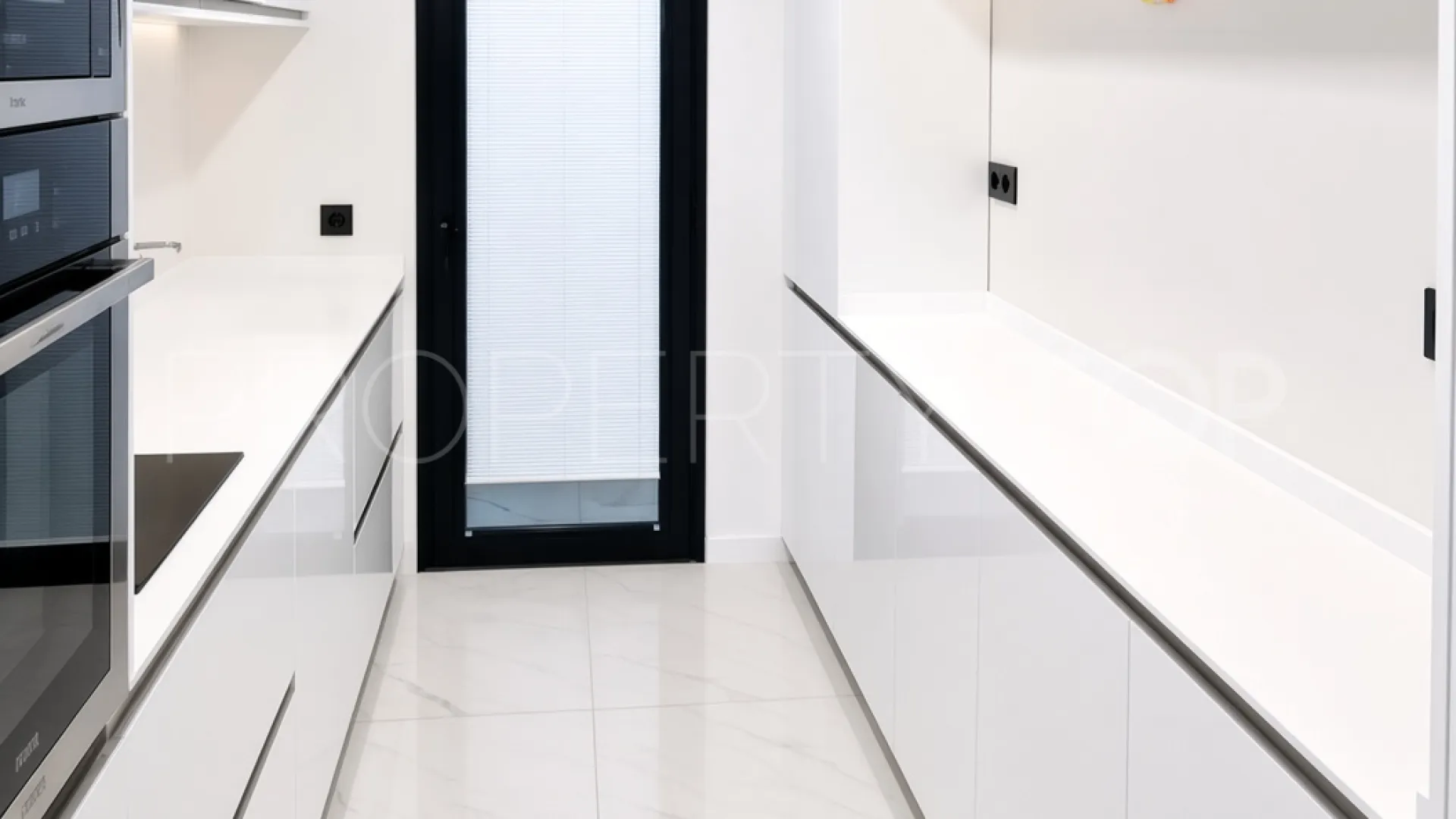 Apartamento planta baja en venta en Altos de Estepona