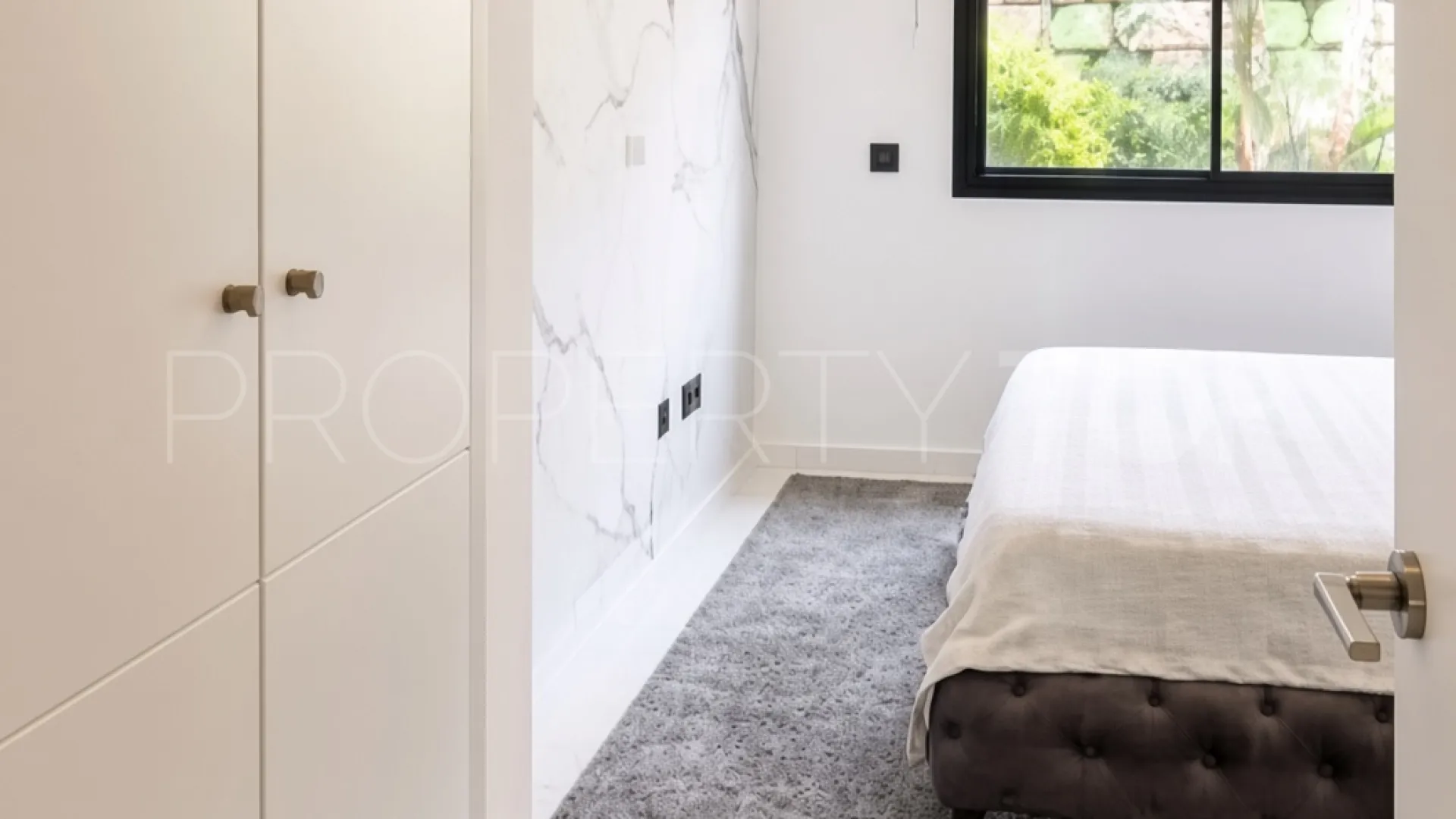 Apartamento planta baja en venta en Altos de Estepona