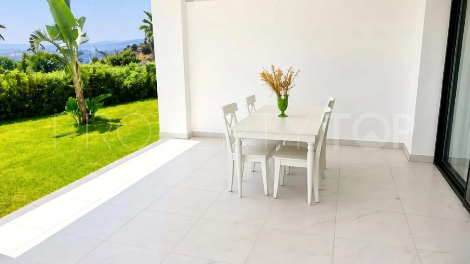 Apartamento planta baja en venta en Altos de Estepona