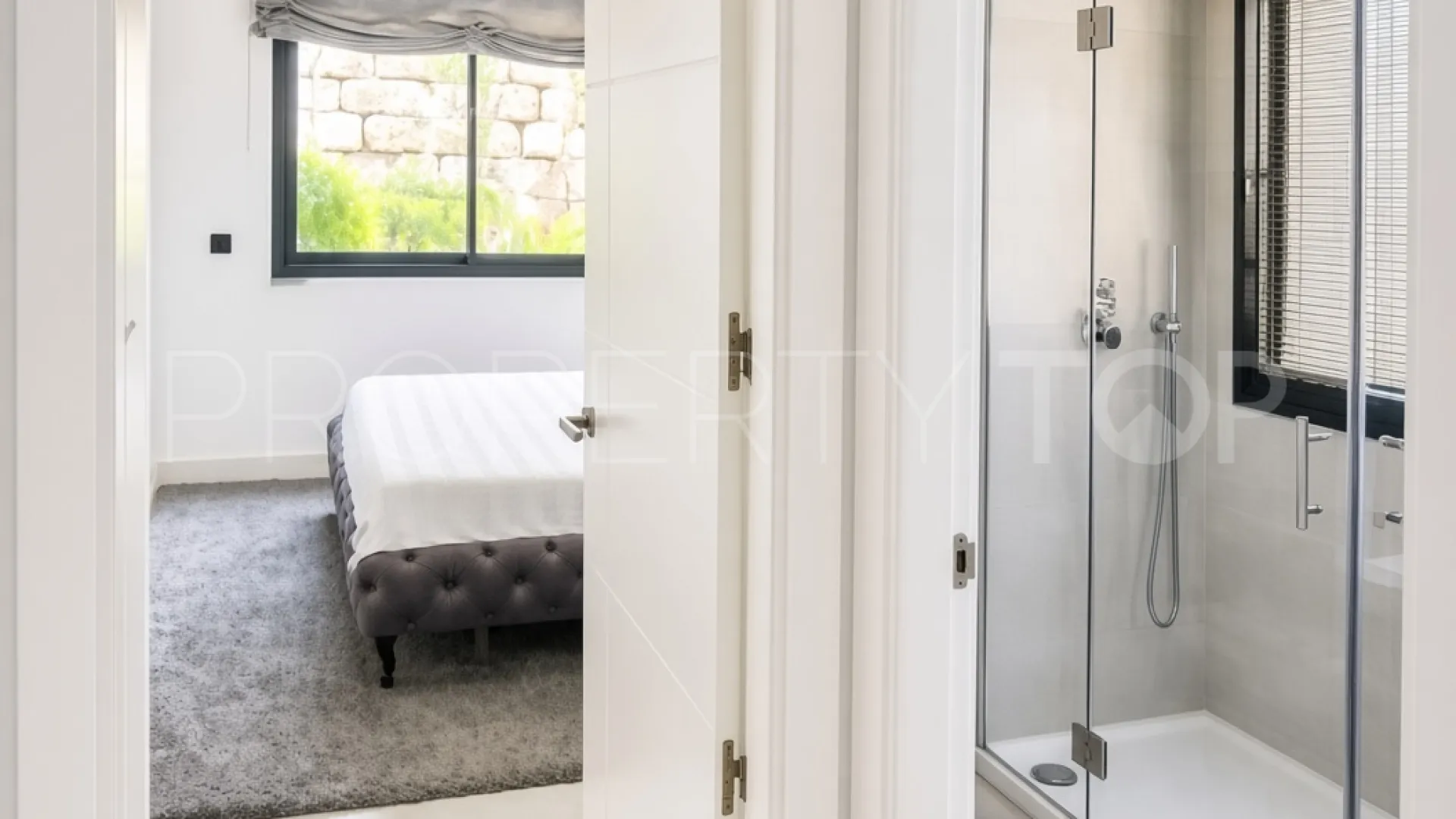 Apartamento planta baja en venta en Altos de Estepona