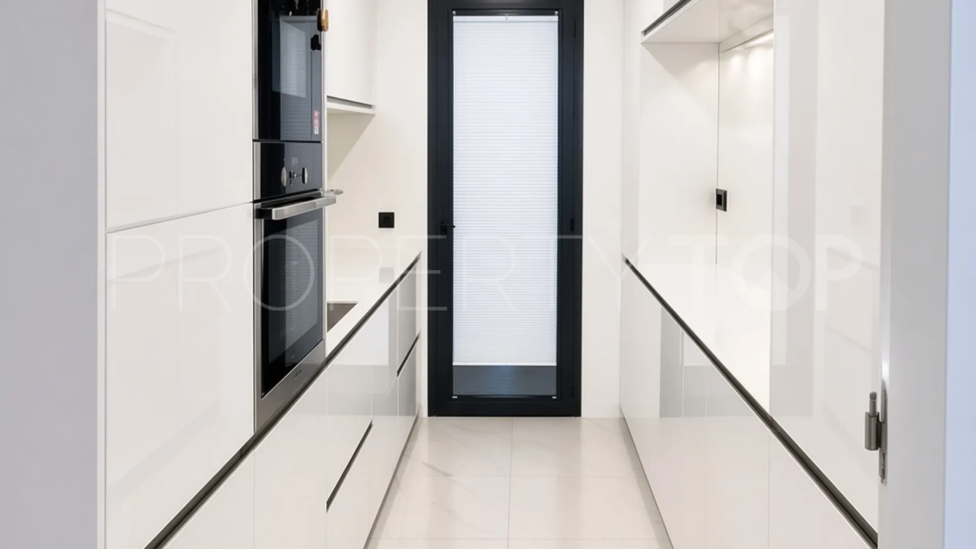 Apartamento planta baja en venta en Altos de Estepona
