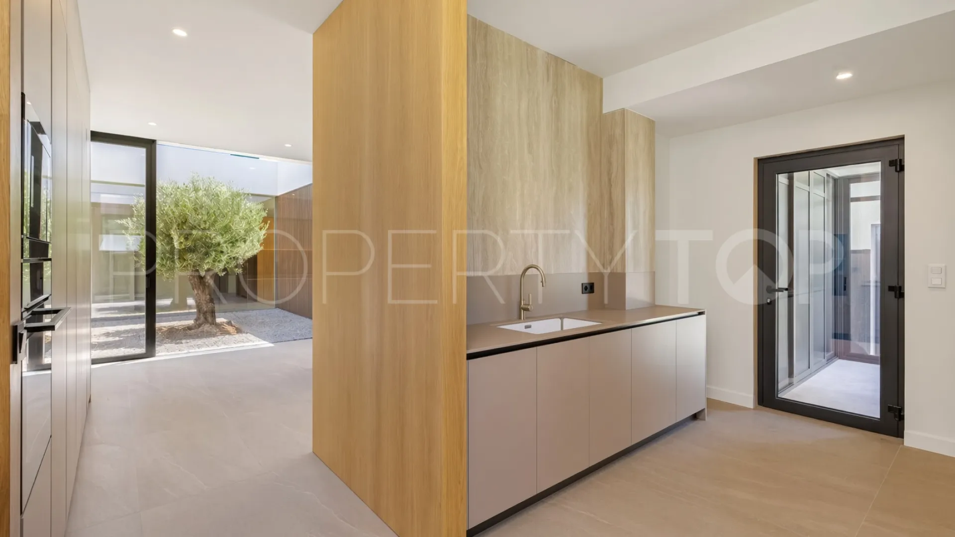 Villa with 4 bedrooms for sale in Zona F