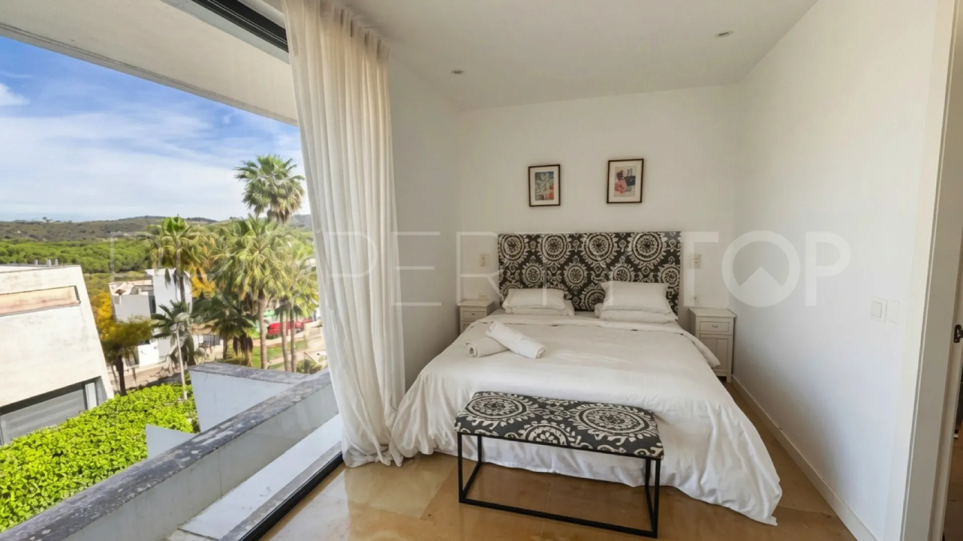 For sale 3 bedrooms semi detached house in San Enrique de Guadiaro