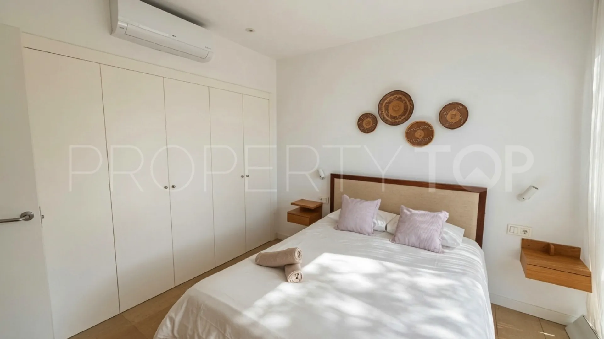 For sale 3 bedrooms semi detached house in San Enrique de Guadiaro