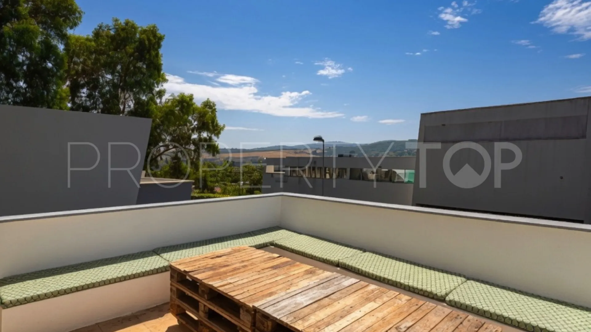 For sale 3 bedrooms semi detached house in San Enrique de Guadiaro