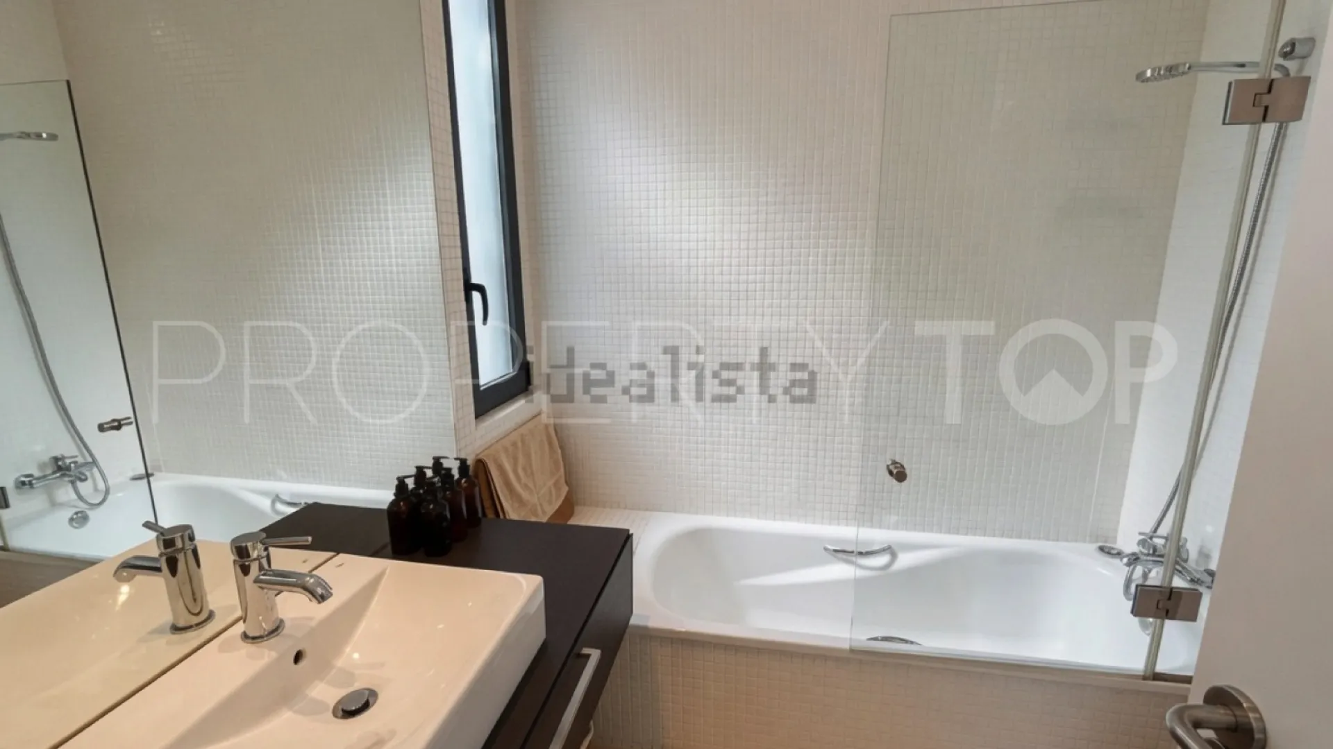 For sale 3 bedrooms semi detached house in San Enrique de Guadiaro