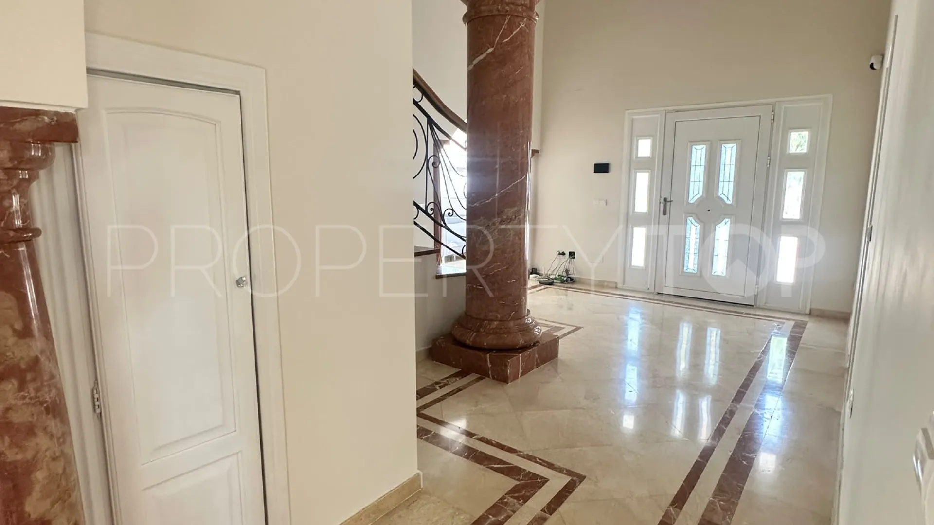 Villa en venta en Forest Hills