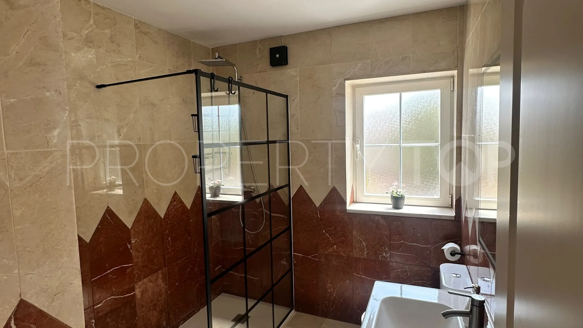 Villa en venta en Forest Hills