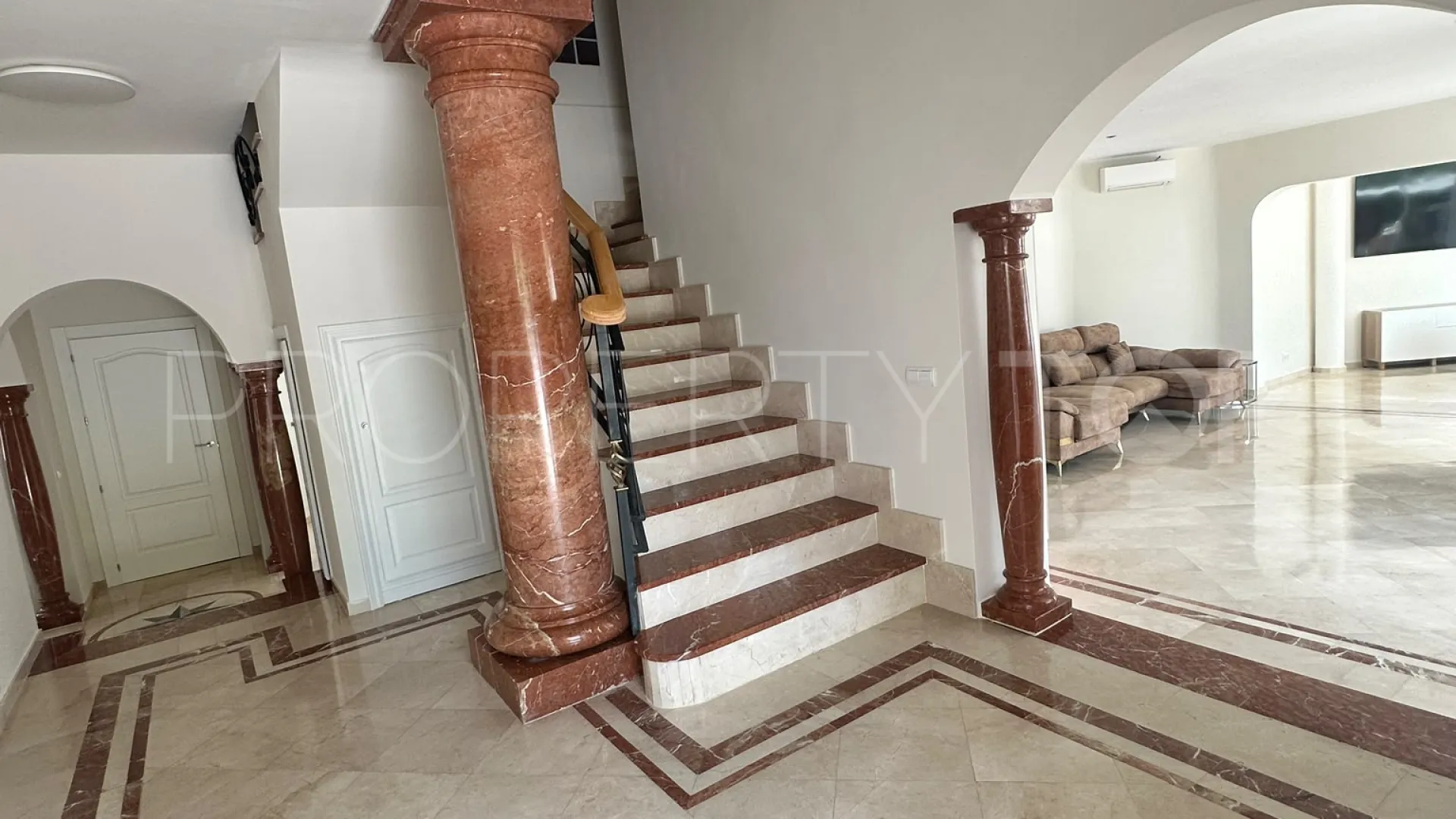 Villa en venta en Forest Hills