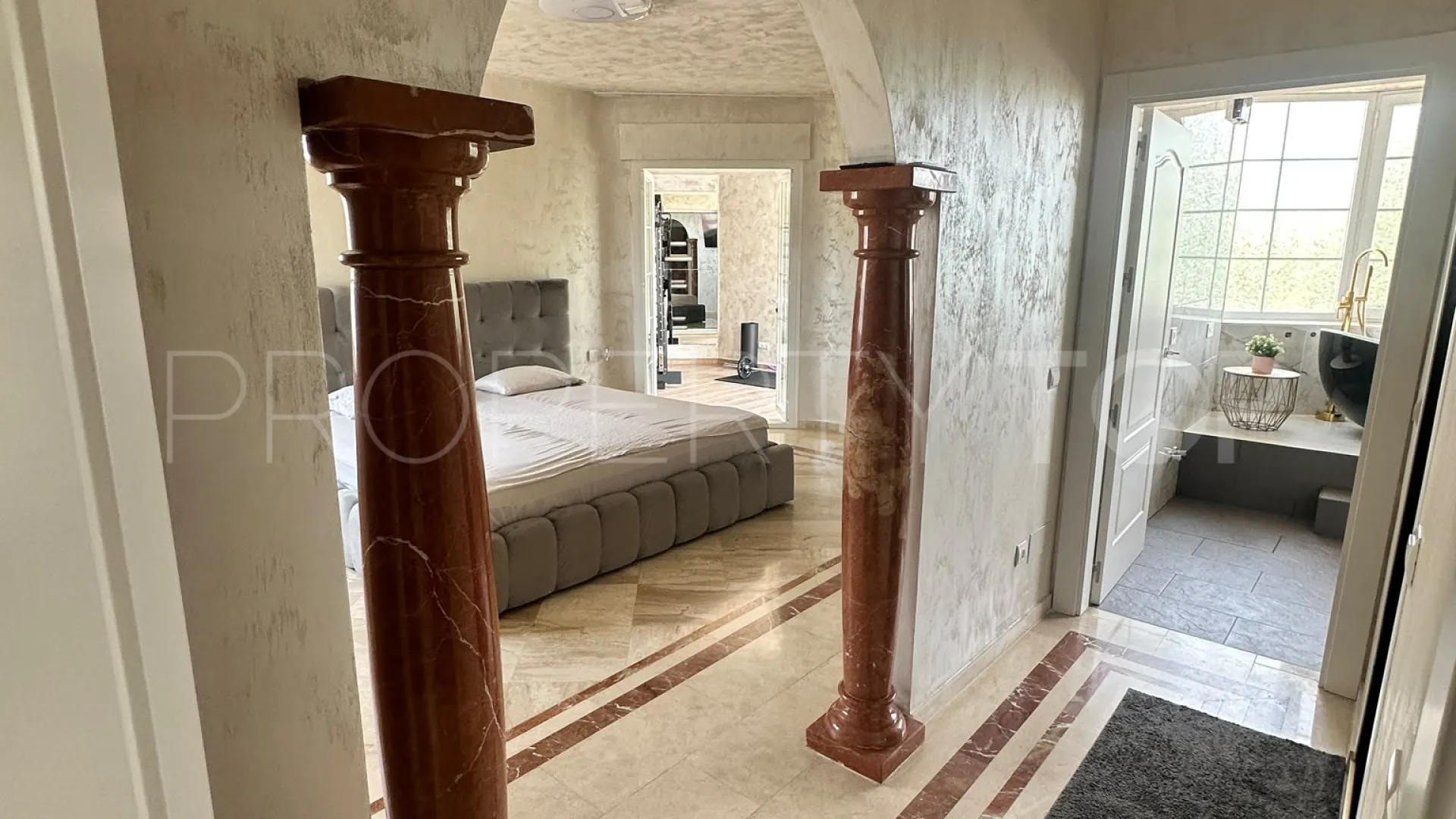 Villa en venta en Forest Hills