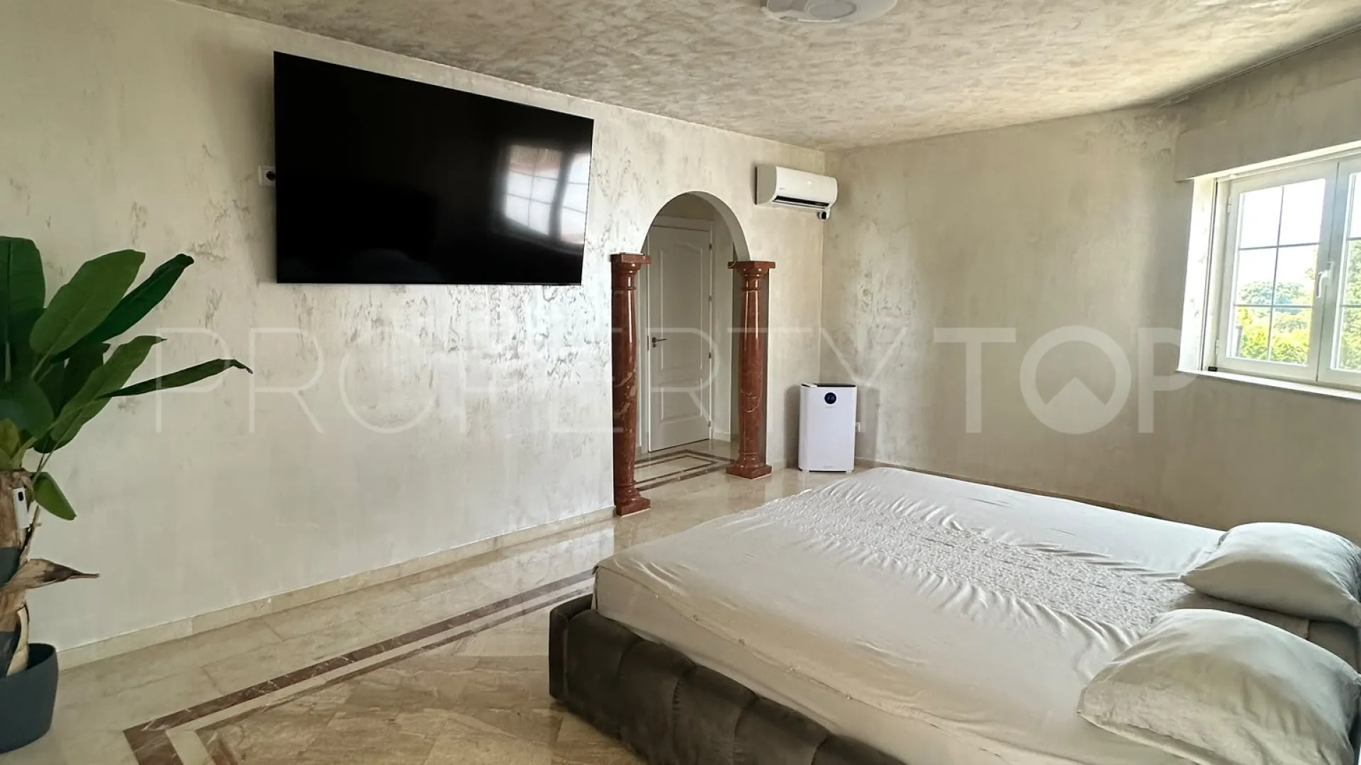 Villa en venta en Forest Hills