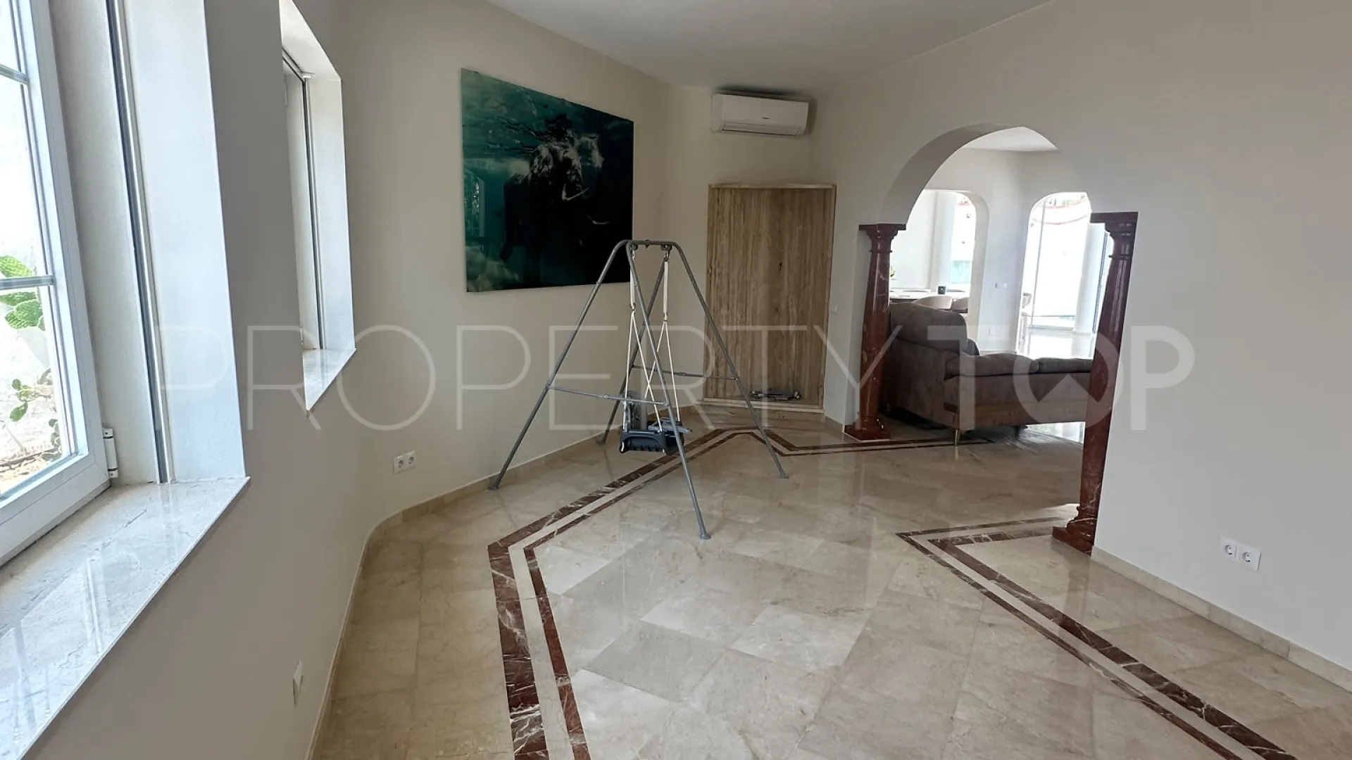 Villa en venta en Forest Hills