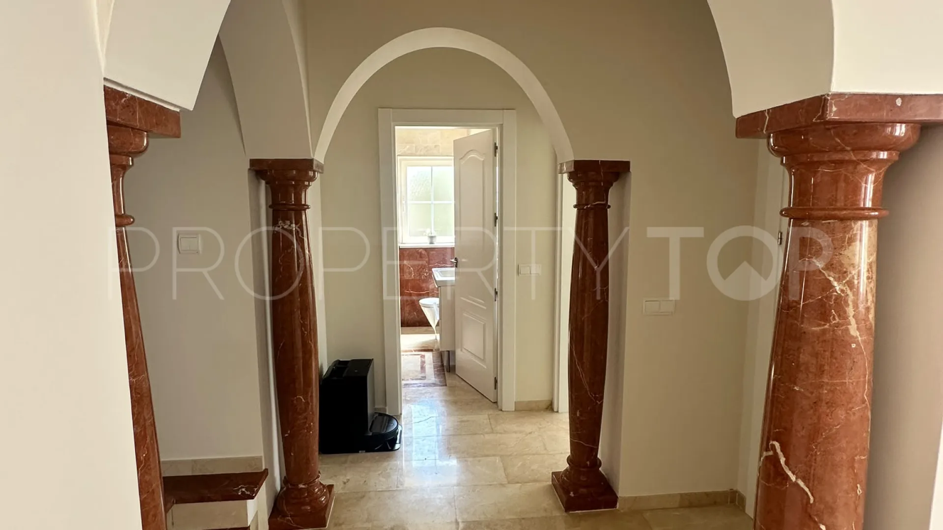 Villa en venta en Forest Hills