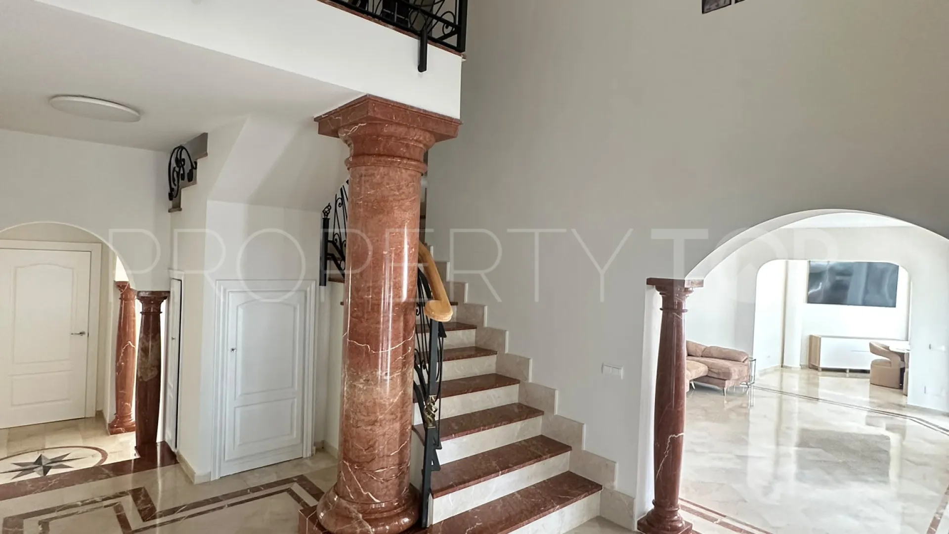 Villa en venta en Forest Hills