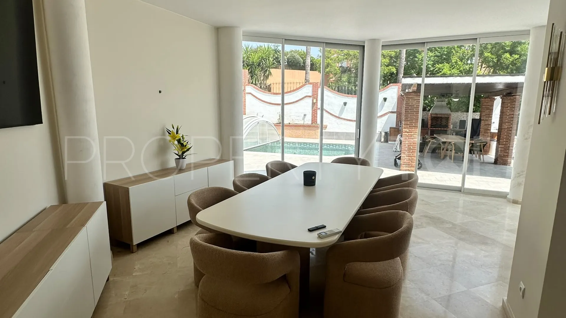 Villa en venta en Forest Hills