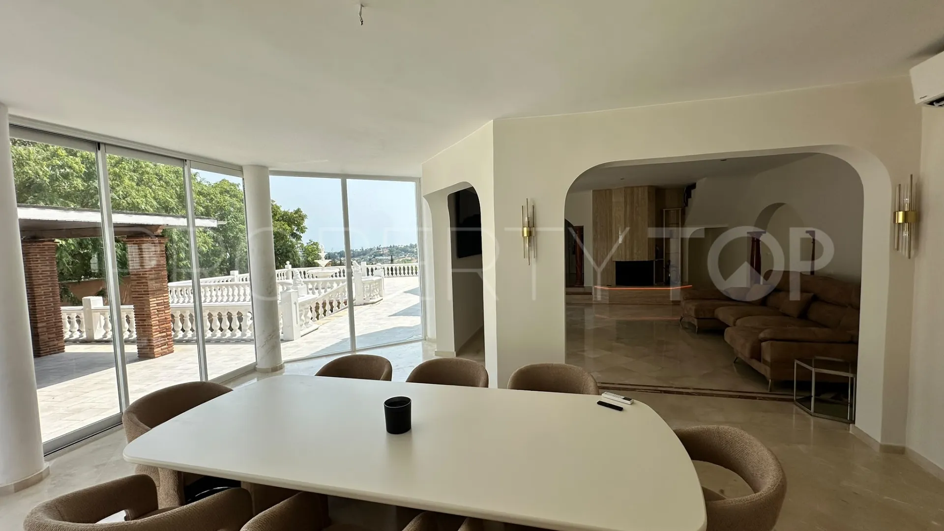 Villa en venta en Forest Hills