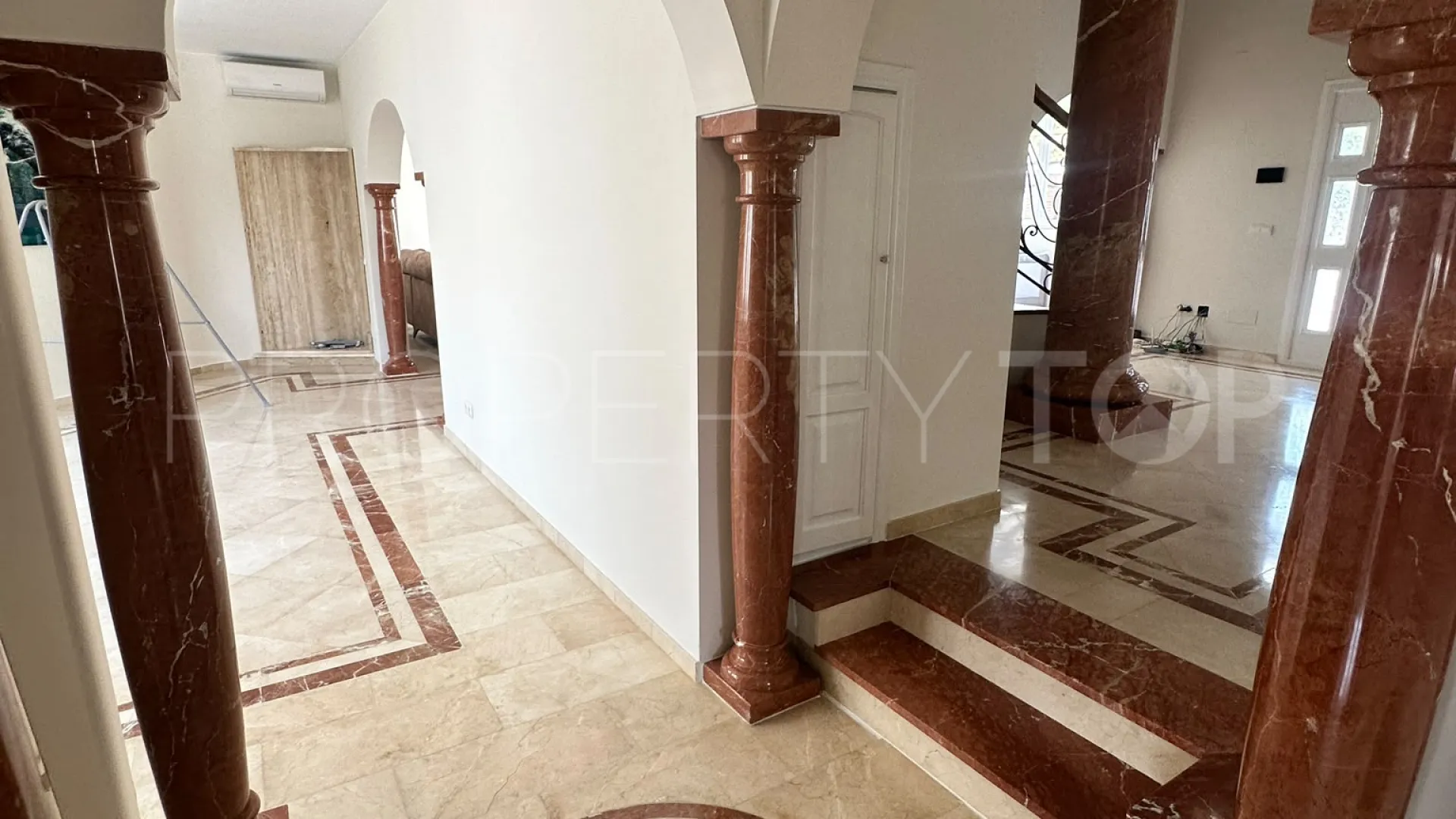Villa en venta en Forest Hills